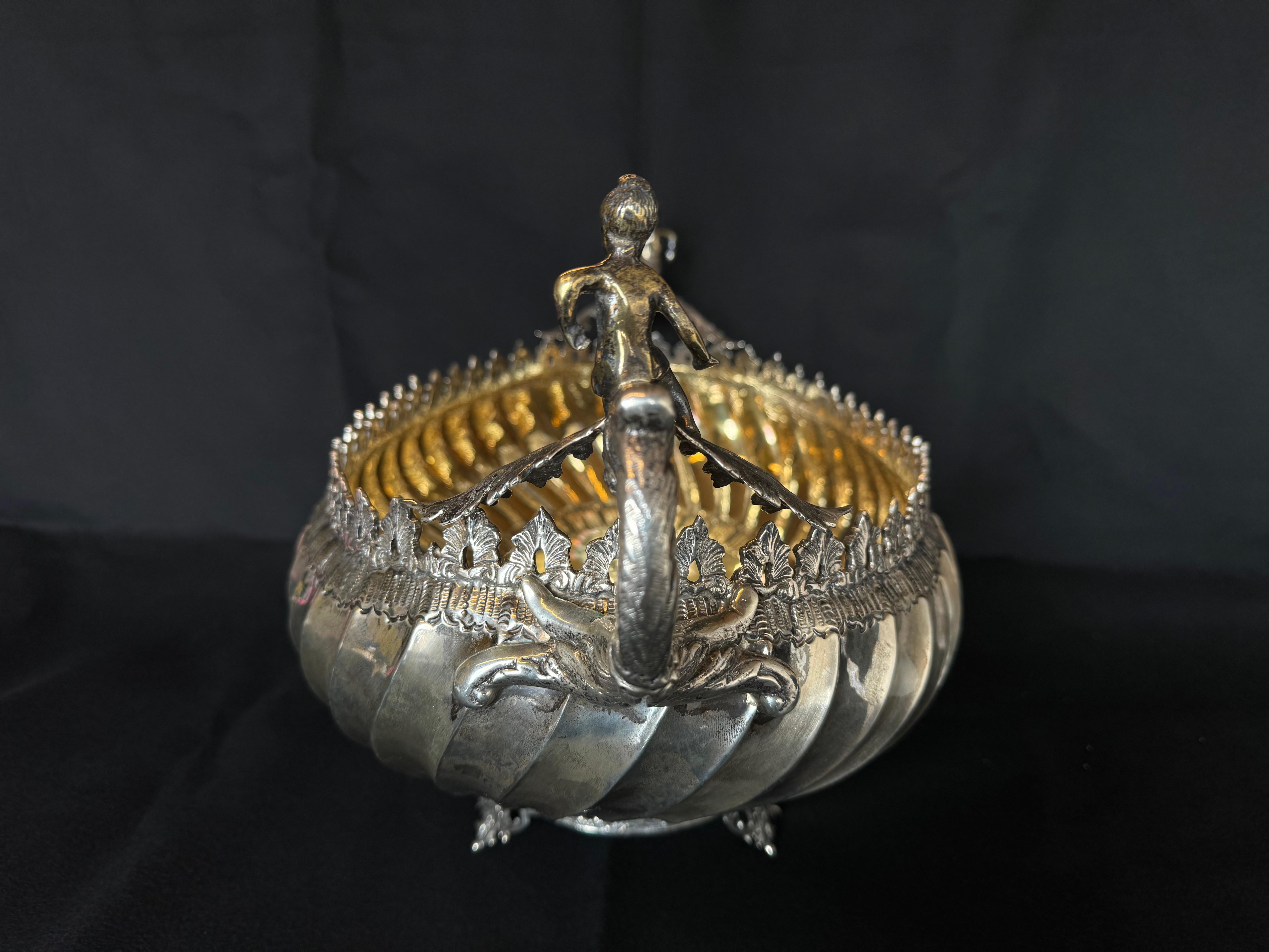 Coupe à fruits en argent sterling, vraiment impressionnante Bon état - En vente à Orimattila, FI