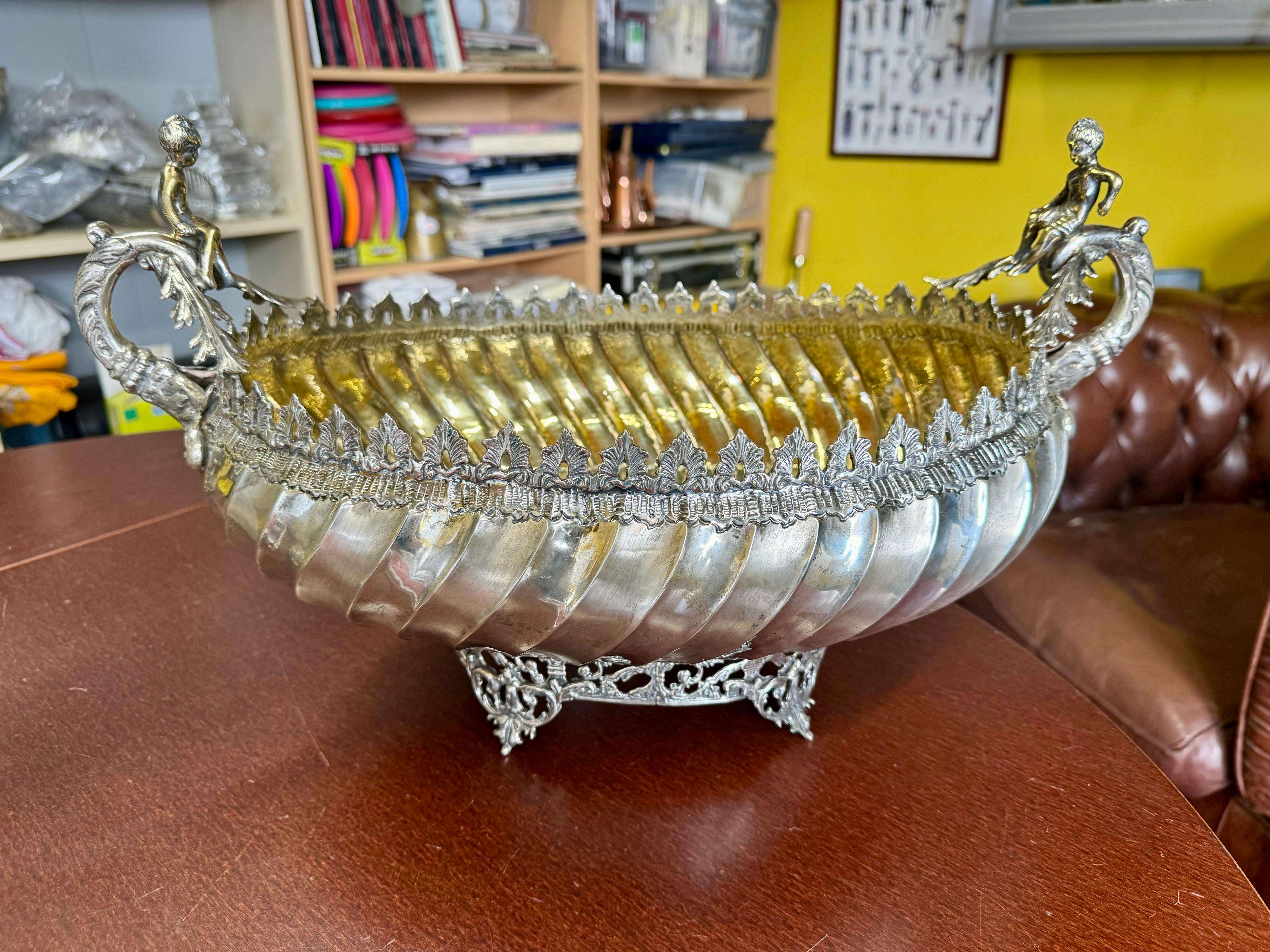 Coupe à fruits en argent sterling, vraiment impressionnante en vente 2