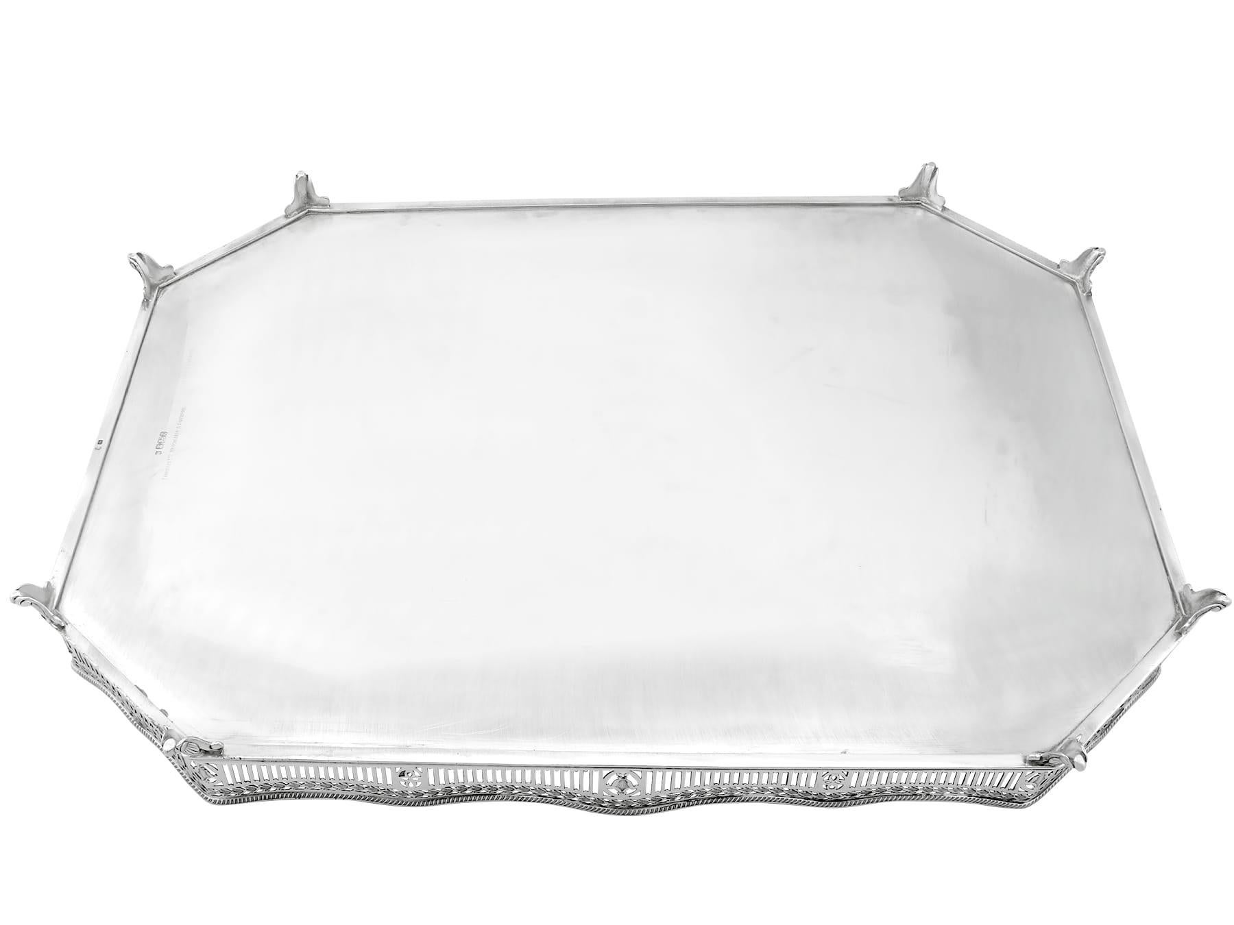 Sterling Silver Gallery Tea Tray - Antique Edwardian (1905) In Excellent Condition For Sale In Jesmond, Newcastle Upon Tyne