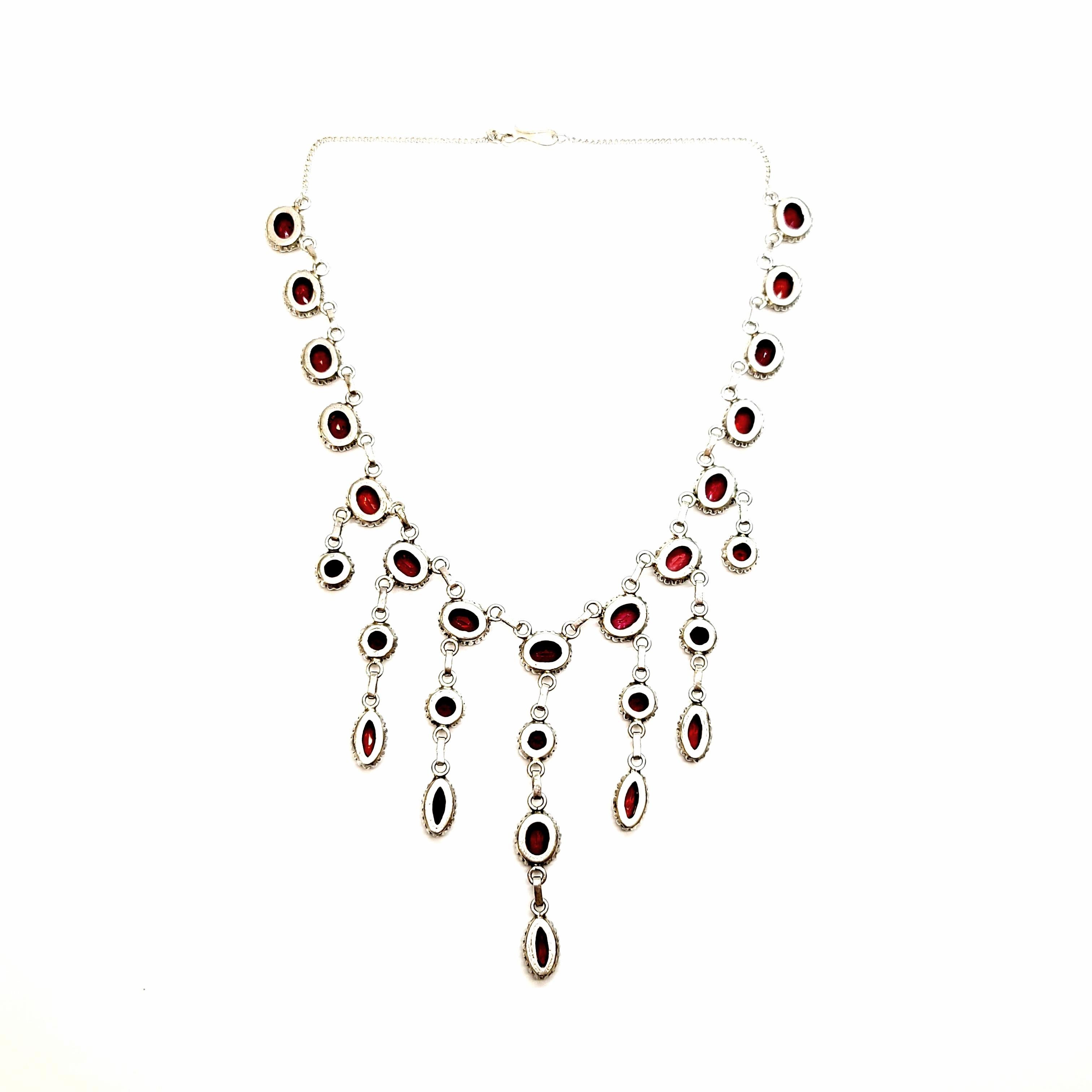 Sterling silver and garnet chandelier necklace.

Beautiful piece featuring bezel set round and marquis shaped garnets hanging from a chandelier style necklace.

Measures approx 15 1/2