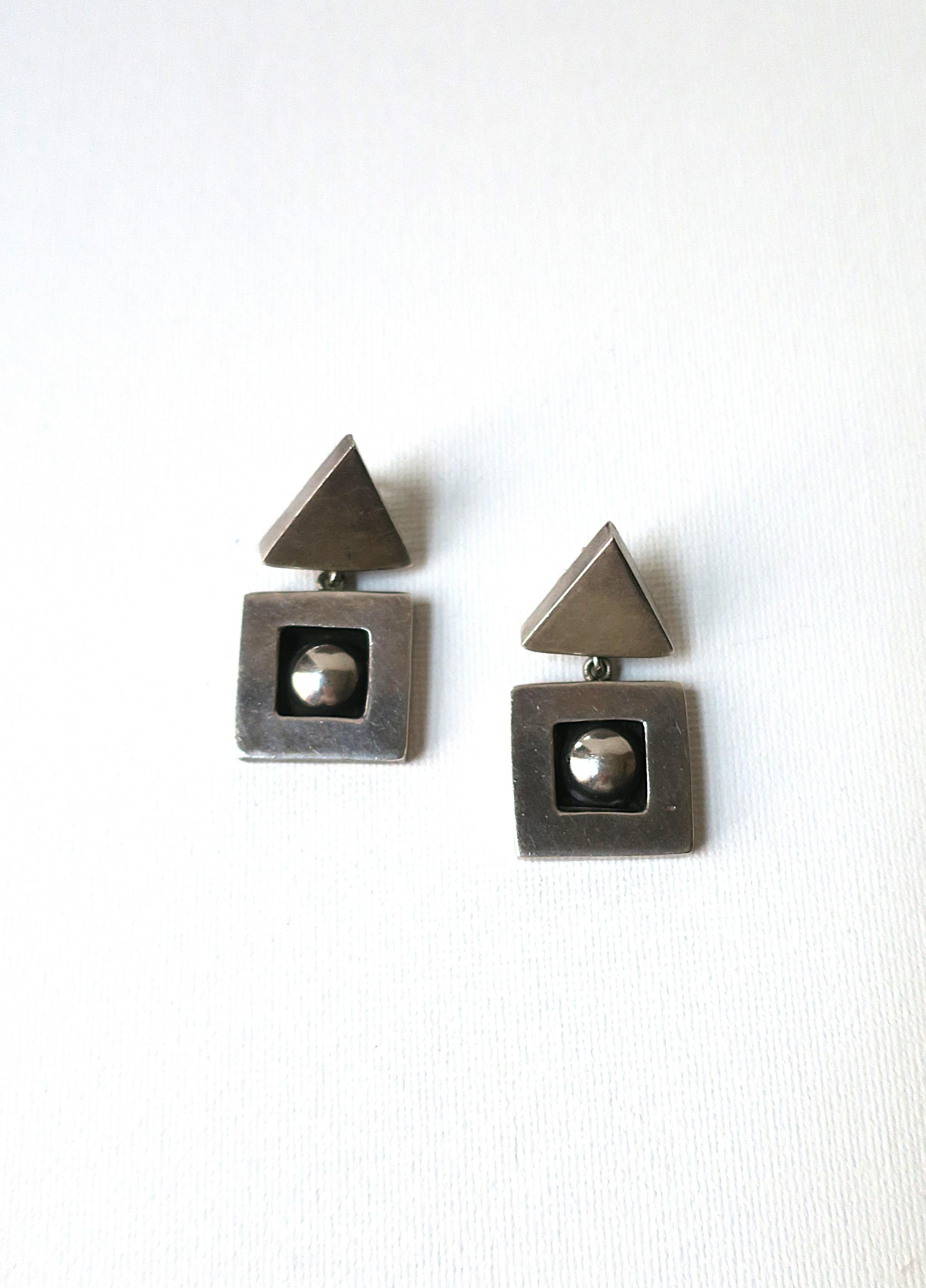 Sterling Silver Geometric Drop Earrings In Good Condition For Sale In New York, NY