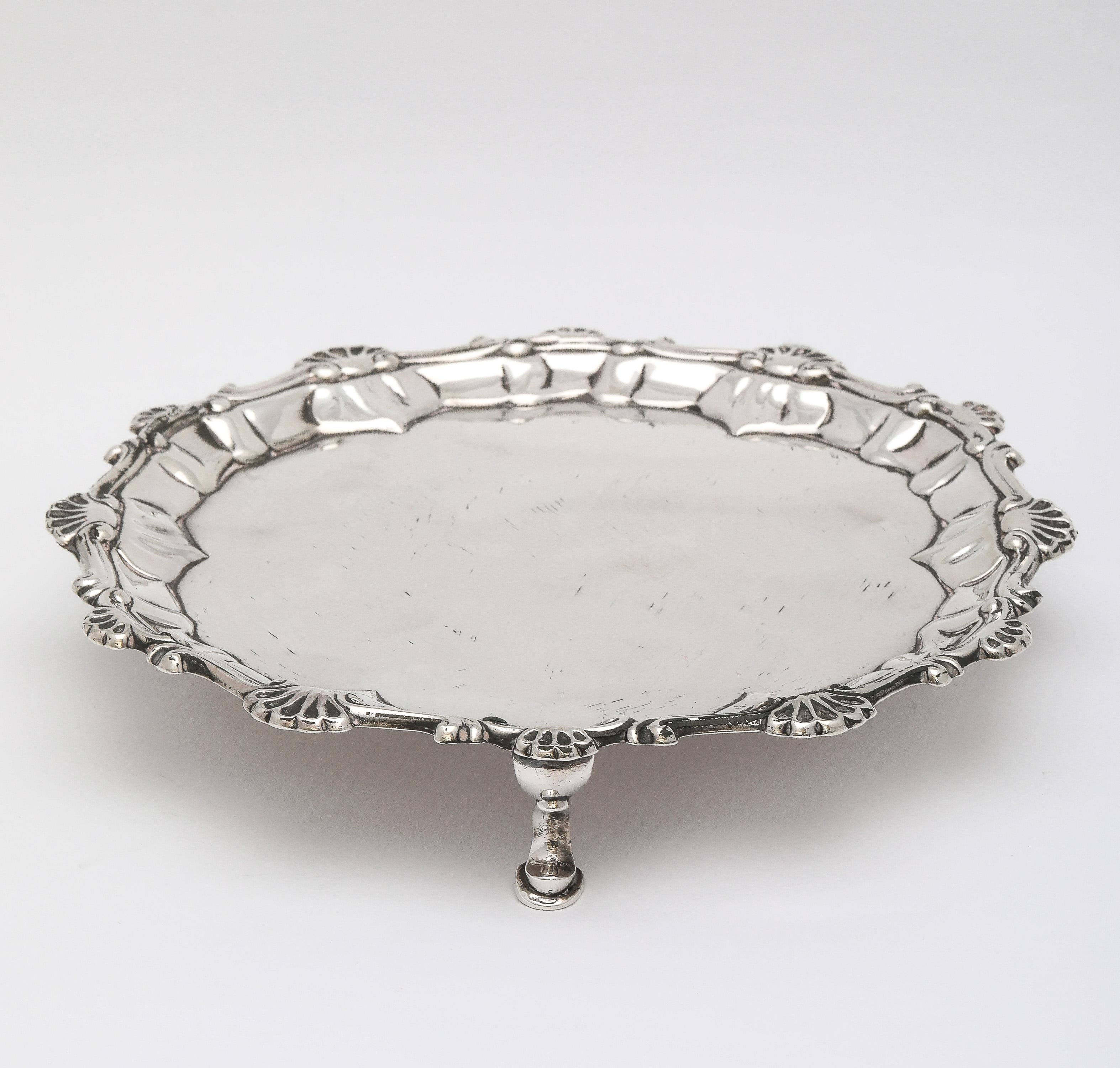 Sterling Silver George III Period (1765) Hoof-Footed Salver/Tray In Good Condition For Sale In New York, NY