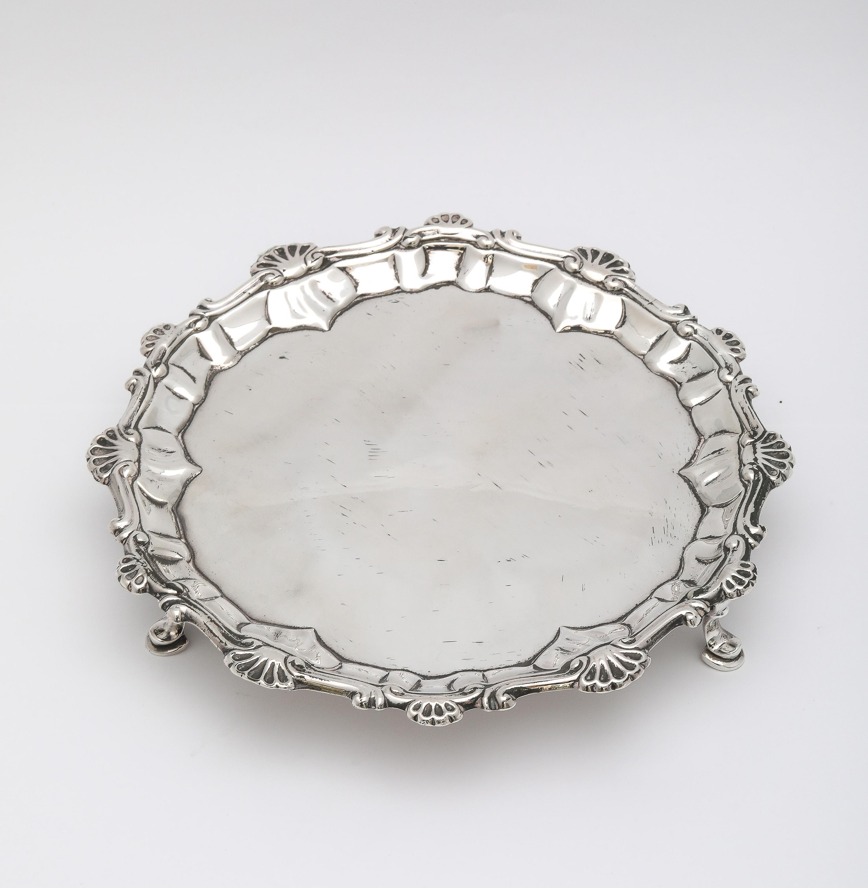 Sterling Silver George III Period (1765) Hoof-Footed Salver/Tray For Sale 2