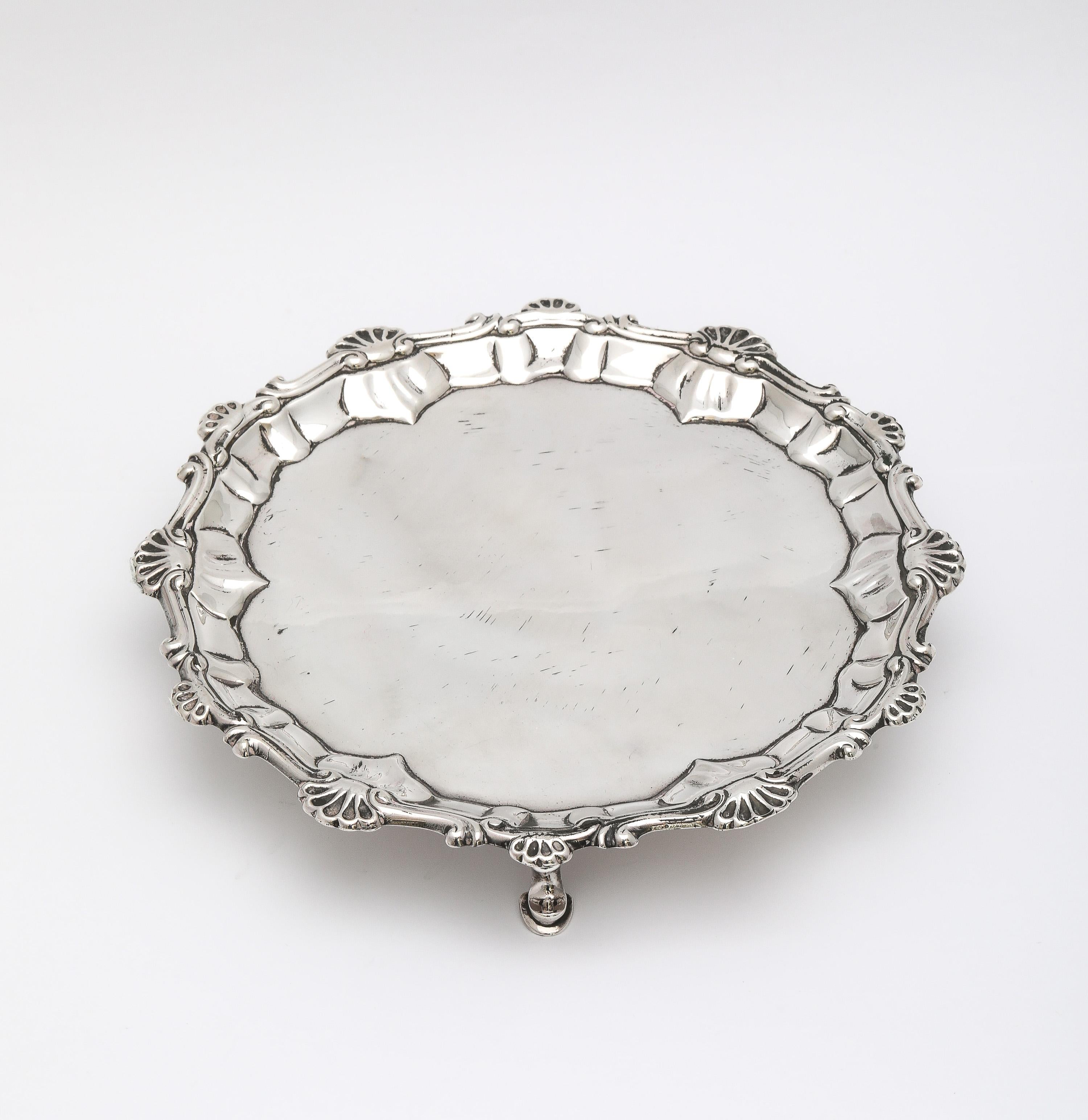 Sterling Silver George III Period (1765) Hoof-Footed Salver/Tray For Sale 3