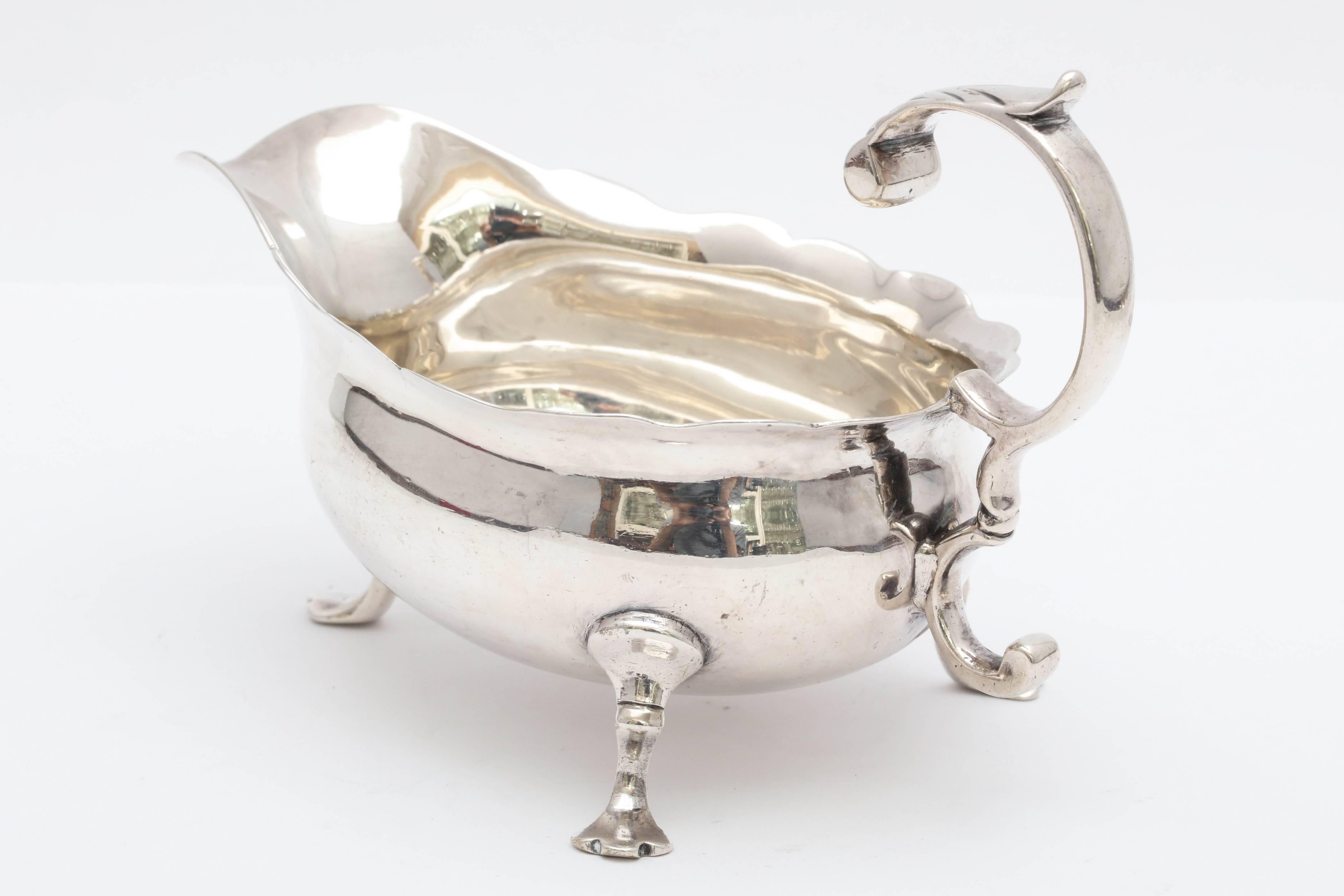 Sterling Silver Georgian 'George II - 1753' Paw-Footed Sauce/Gravy Boat In Excellent Condition In New York, NY