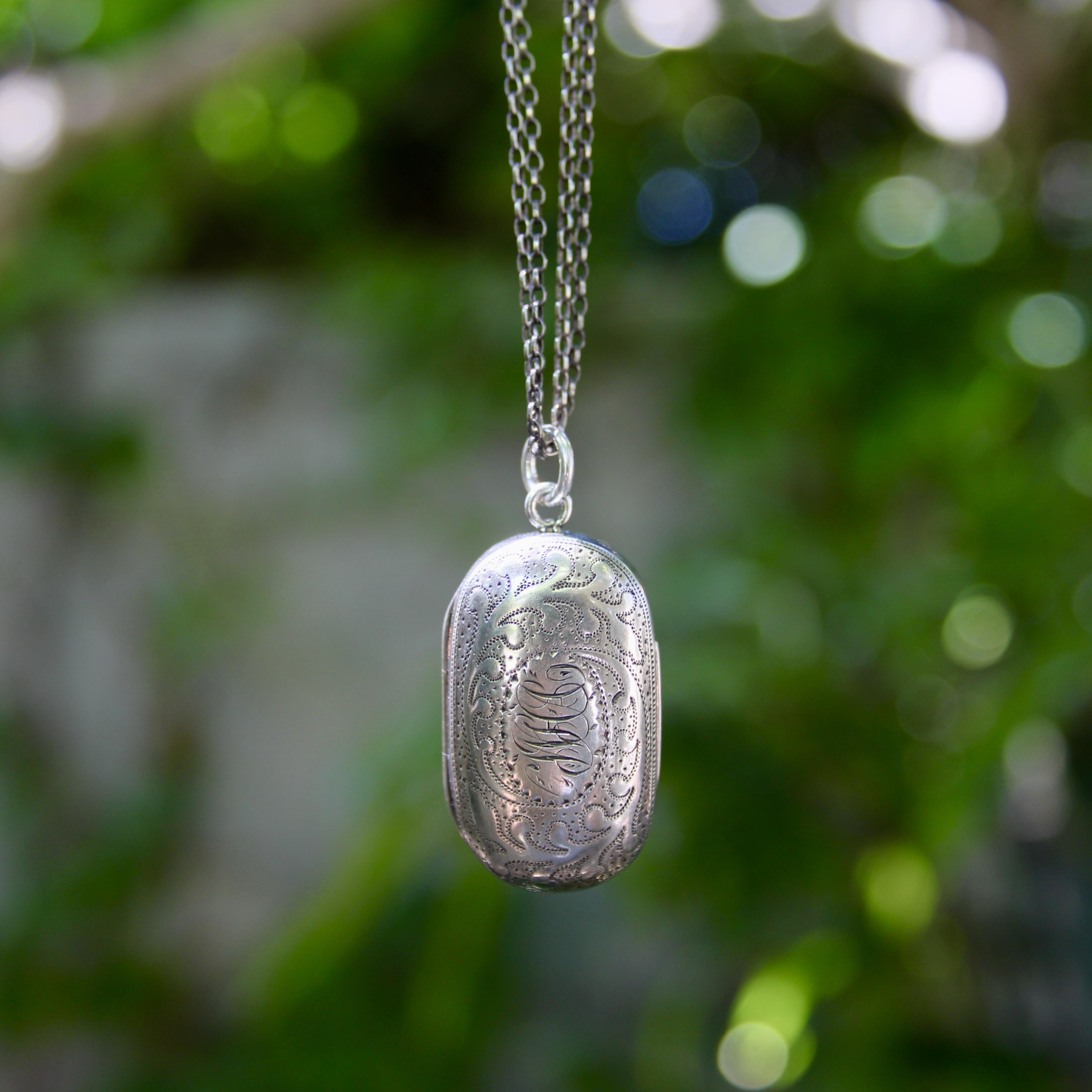 Vinaigrette georgiana oblunga in argento sterling con bordo di foglie inciso in vendita 5