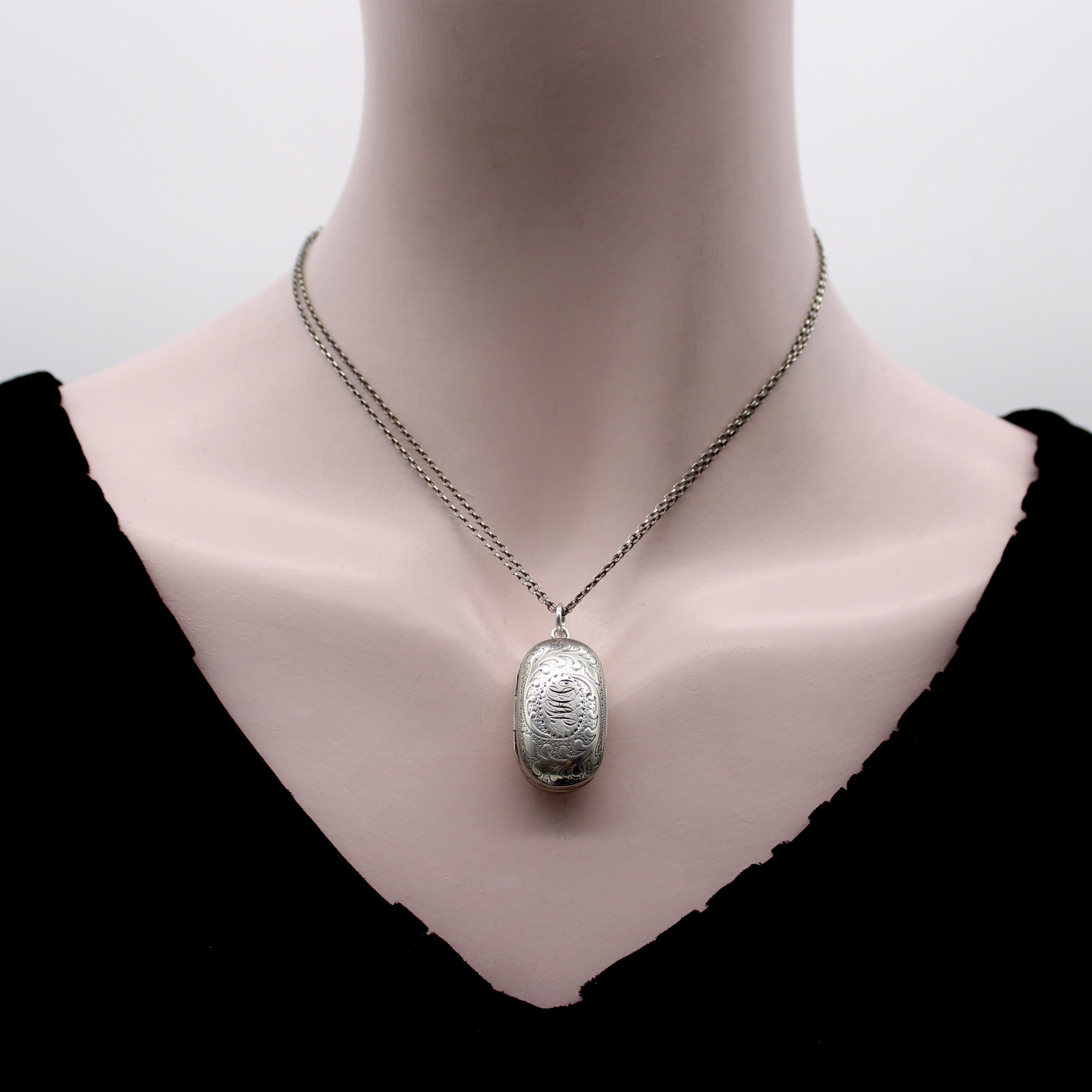 Vinaigrette georgiana oblunga in argento sterling con bordo di foglie inciso in vendita 4
