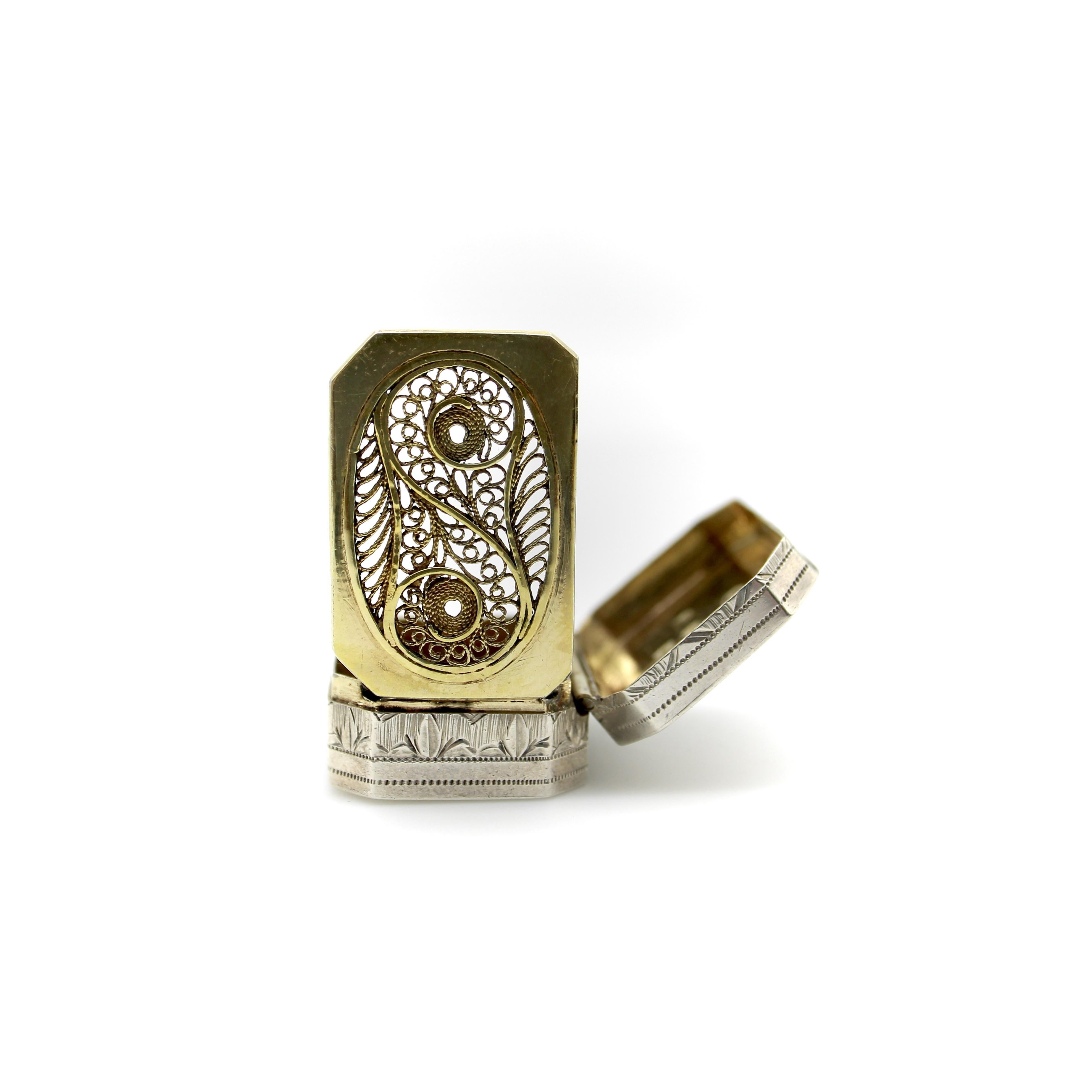 Sterling Silver Georgian Octagonal Vinaigrette with Engraved Latticework For Sale 1