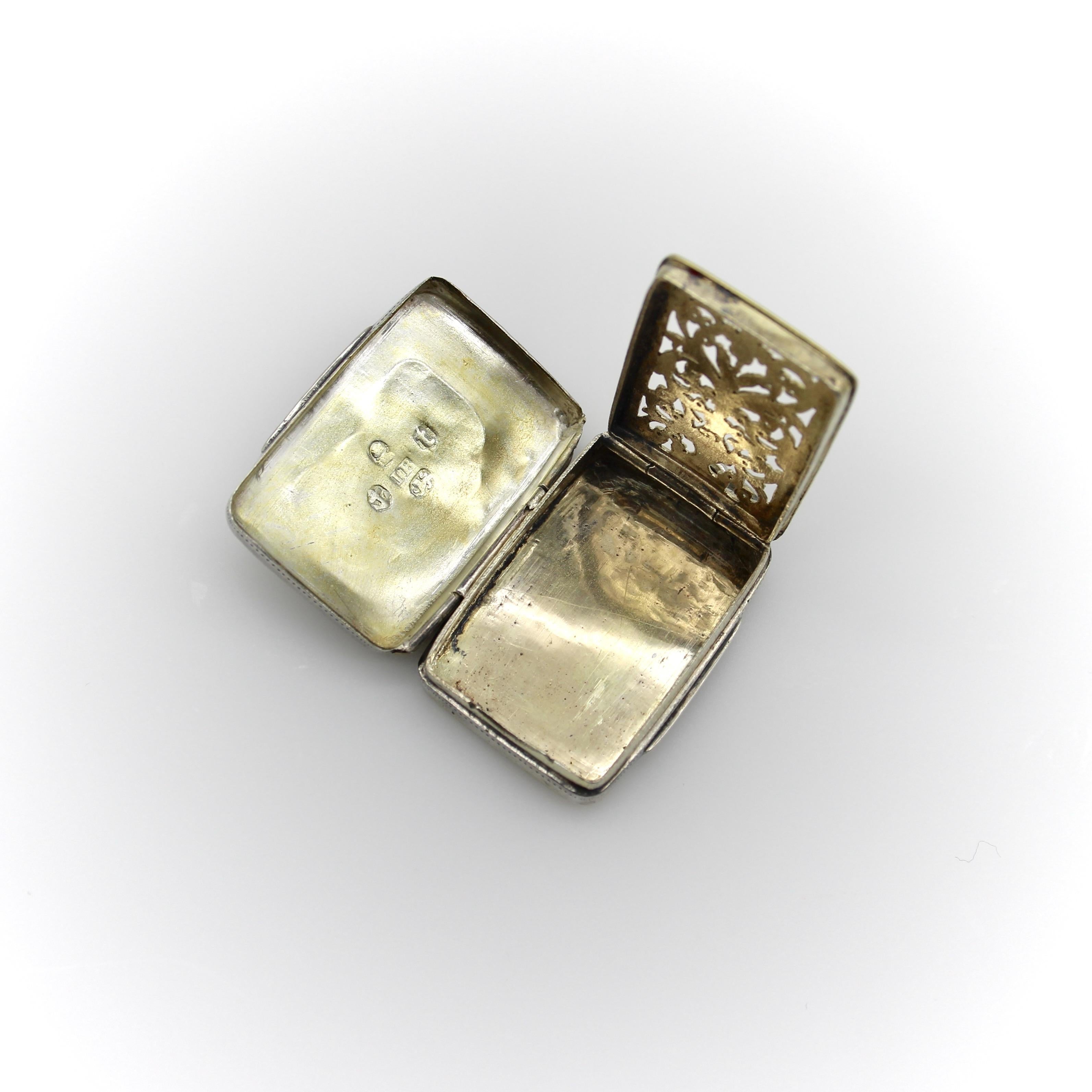 Sterling Silver Georgian Rectangular Vinaigrette with Bas Relief Clover For Sale 2