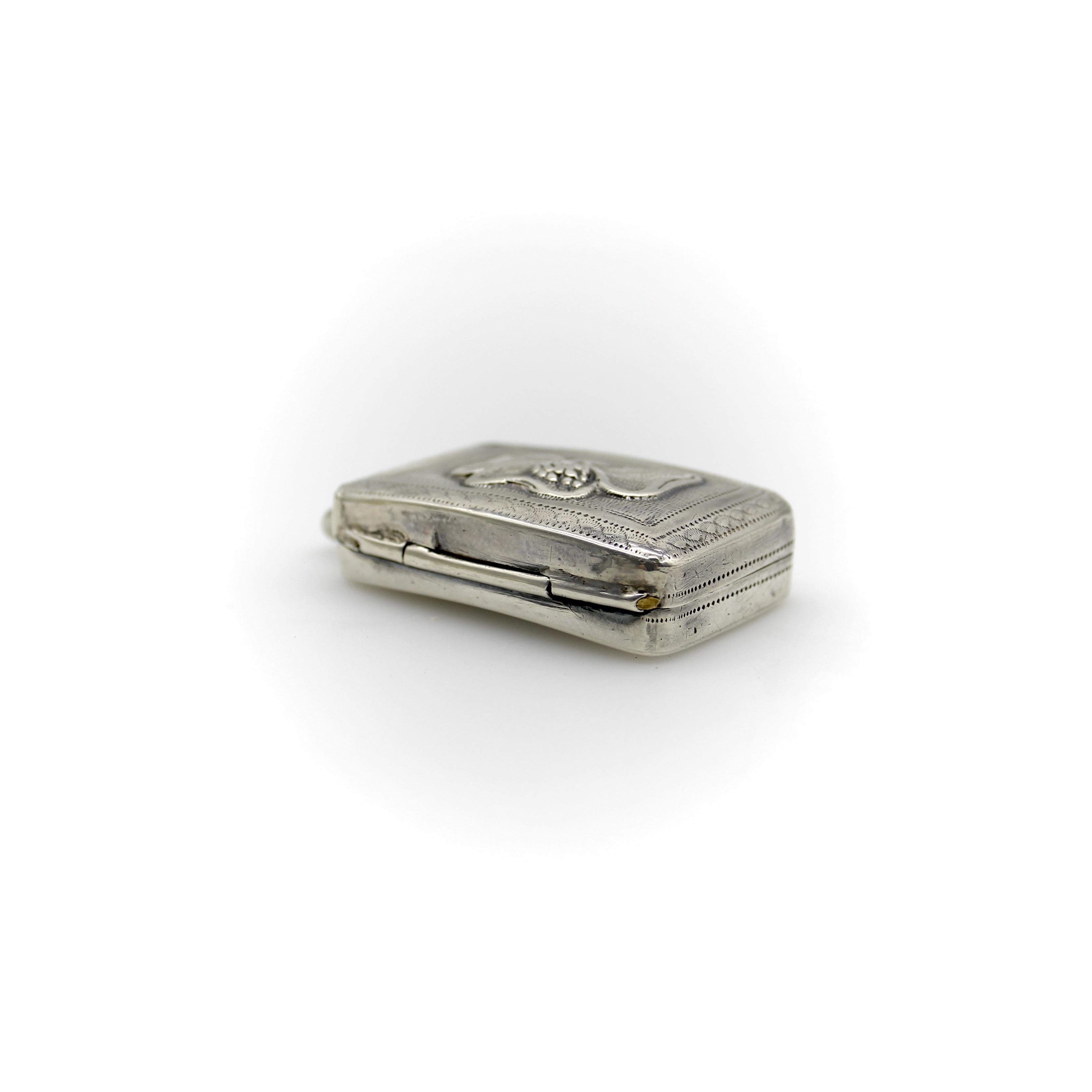 Sterling Silver Georgian Rectangular Vinaigrette with Bas Relief Clover For Sale 4
