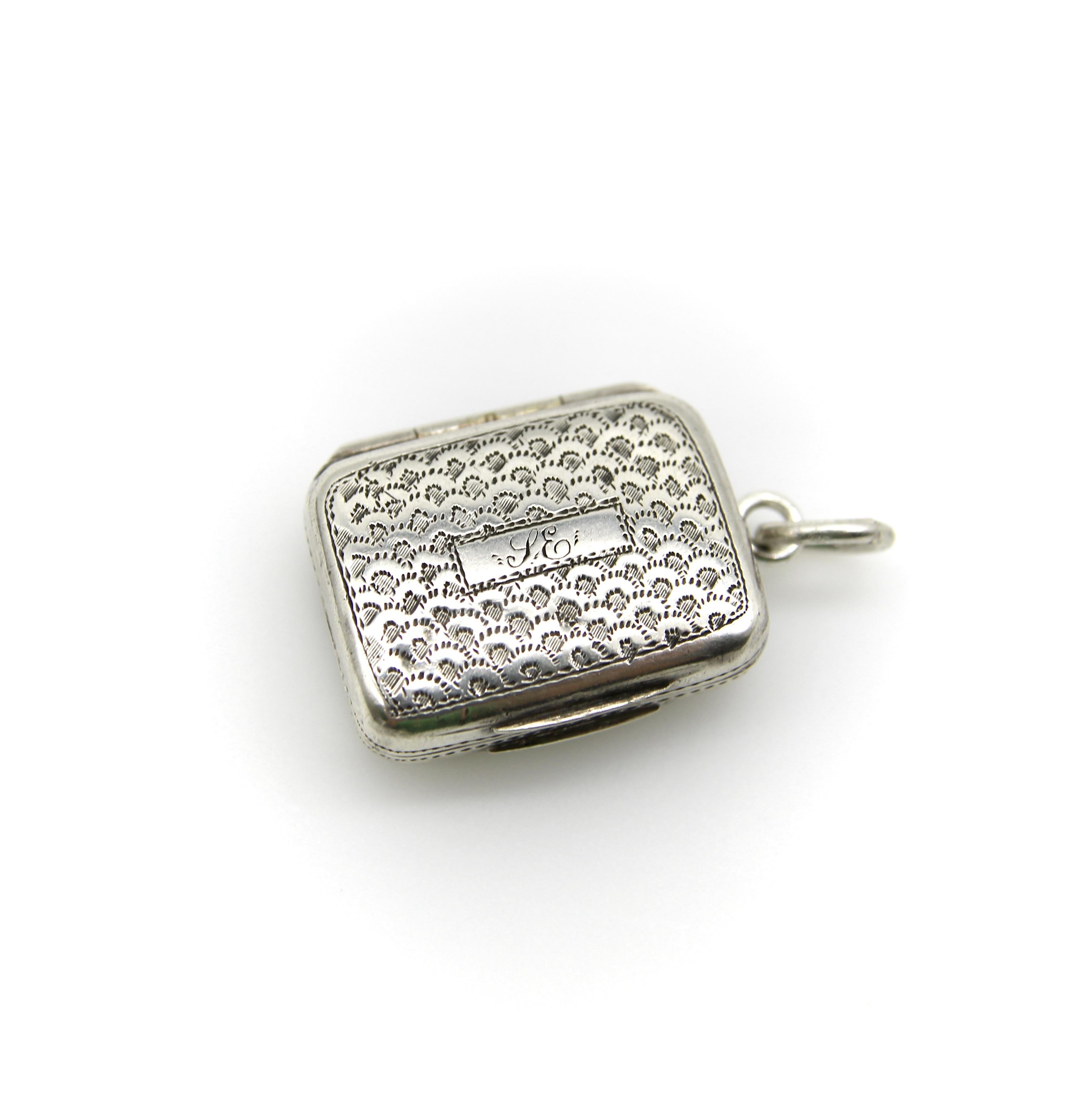 Vinagrera Rectangular Pequeña Georgiana de Plata de Ley Georgiano en venta