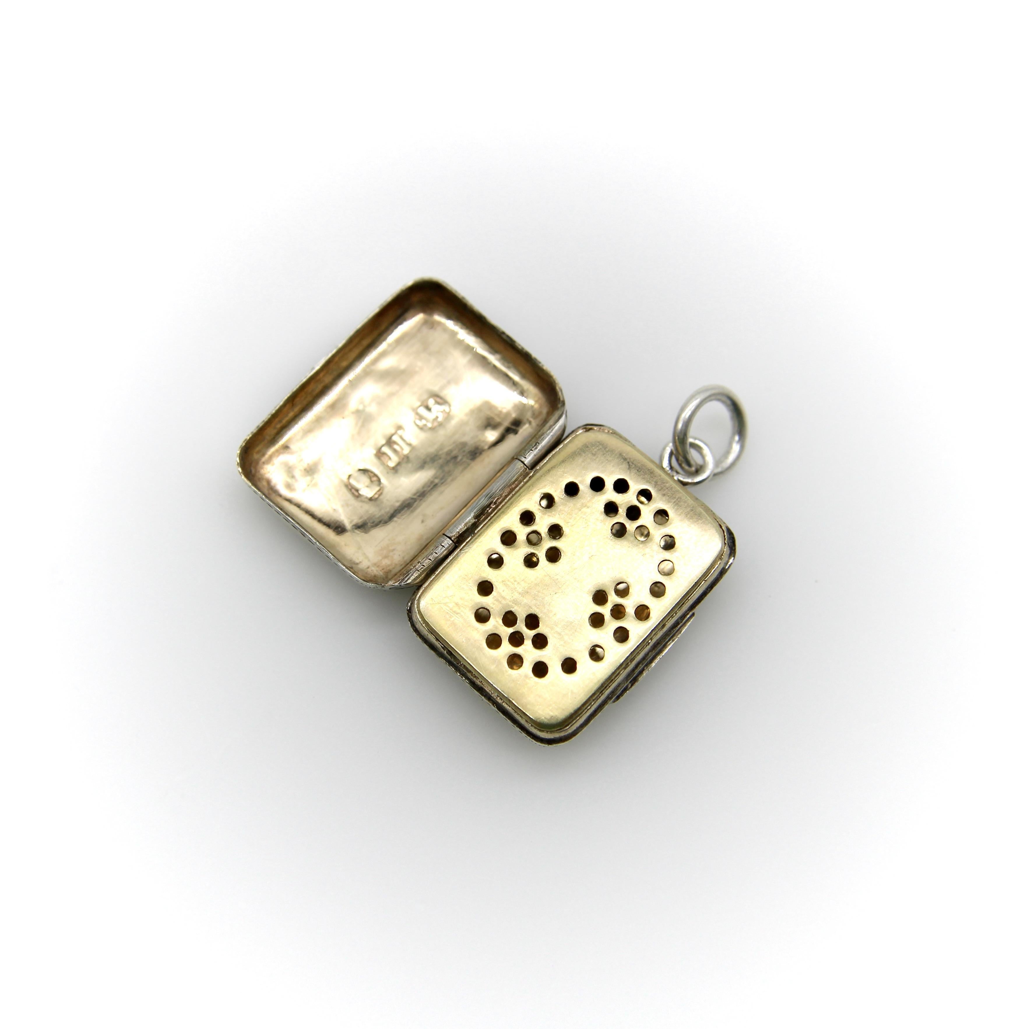 Vinagrera Rectangular Pequeña Georgiana de Plata de Ley en Bueno estado para la venta en Venice, CA