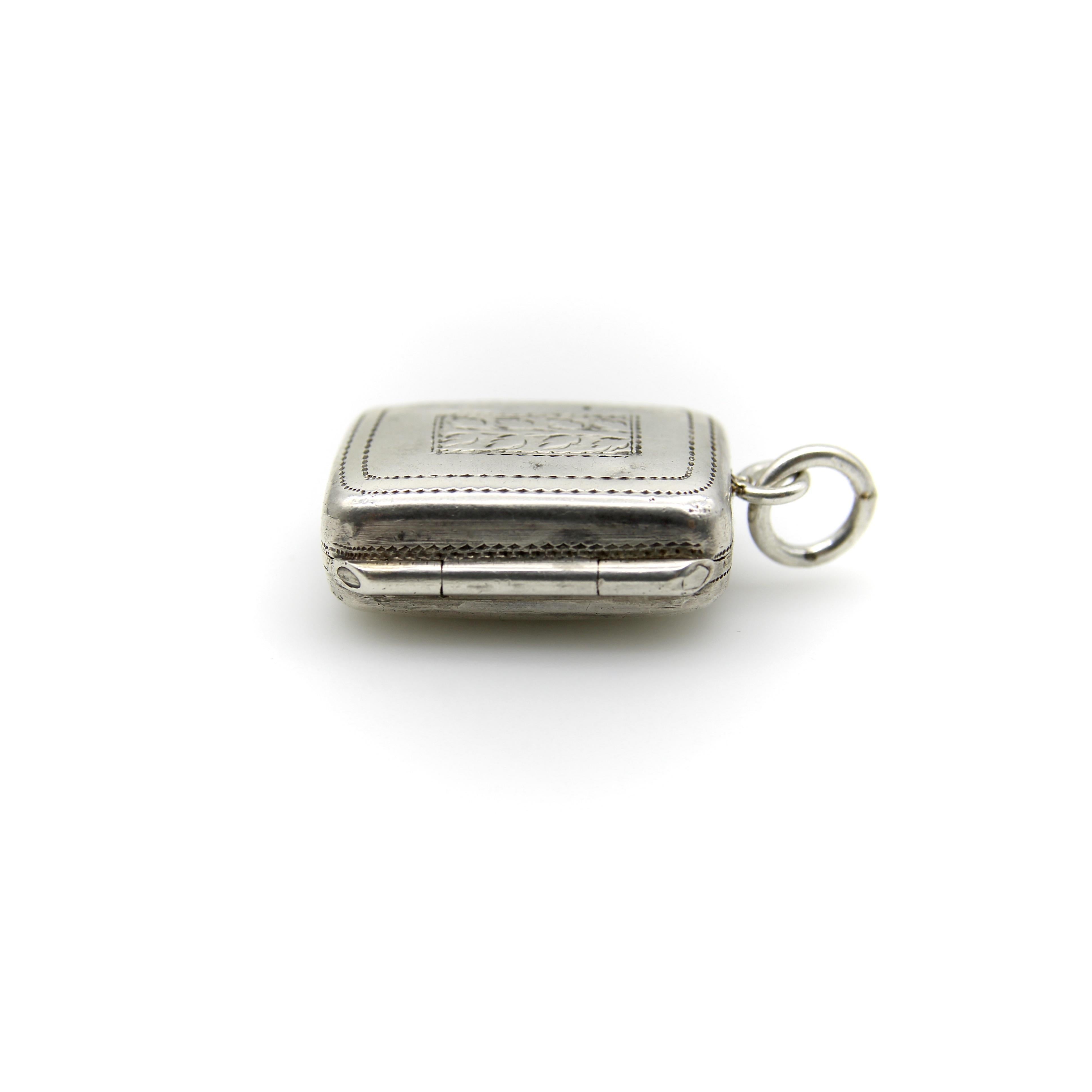 Vinagrera Rectangular Pequeña Georgiana de Plata de Ley en venta 1