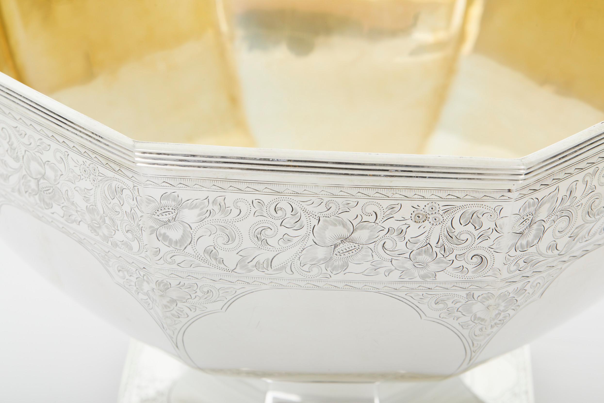 Sterling Silver / Gilt Barware  / Centerpiece Bowl In Good Condition For Sale In Tarry Town, NY