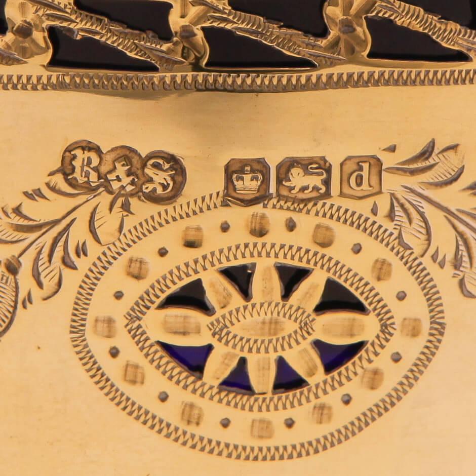 Neoklassizistischer Revival-Zuckerkorb aus vergoldetem Sterlingsilber mit Glaseinlage von 1921 im Zustand „Gut“ im Angebot in London, London