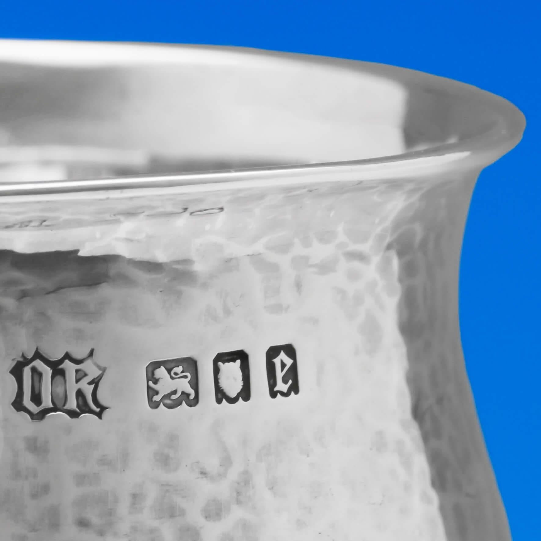 Copa Arts & Crafts de plata de ley de Omar Ramsden Inglés en venta