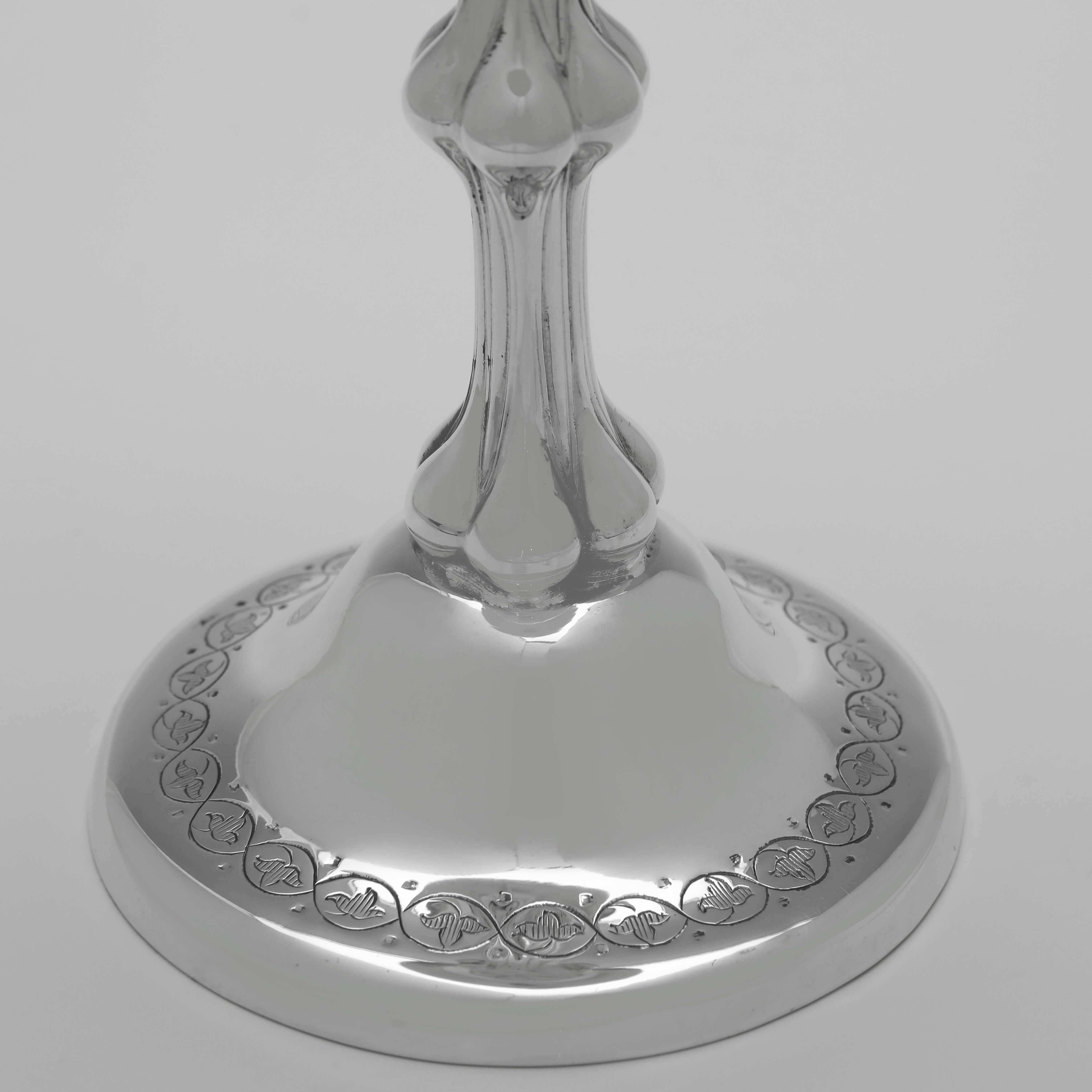Attractive Victorian Engraved Antique Sterling Silver Goblet - Sheffield 1869 In Good Condition For Sale In London, London