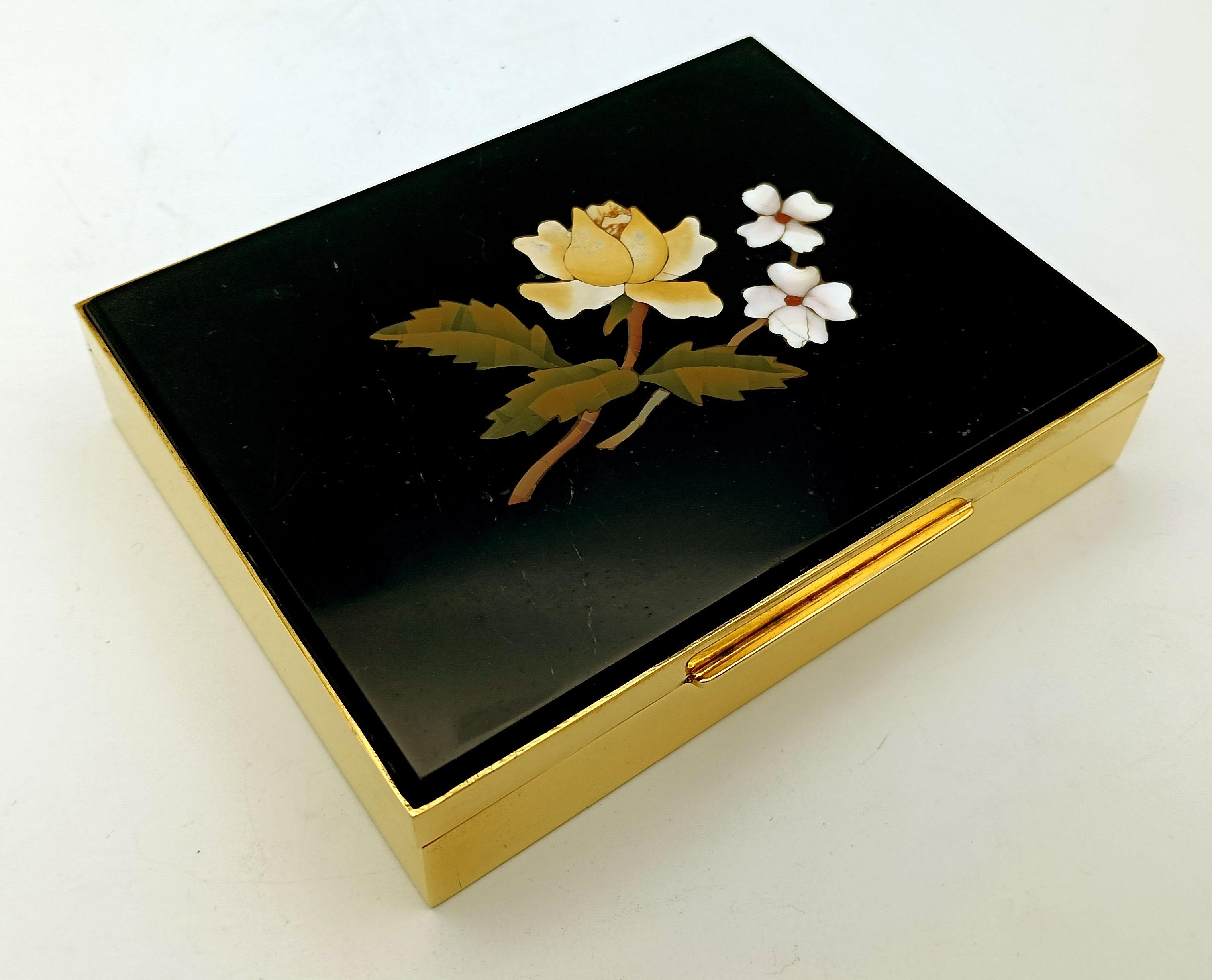 Milieu du XXe siècle Etui à cigarettes en argent sterling plaqué or avec mosaïque Florentine, Salimbeni en vente