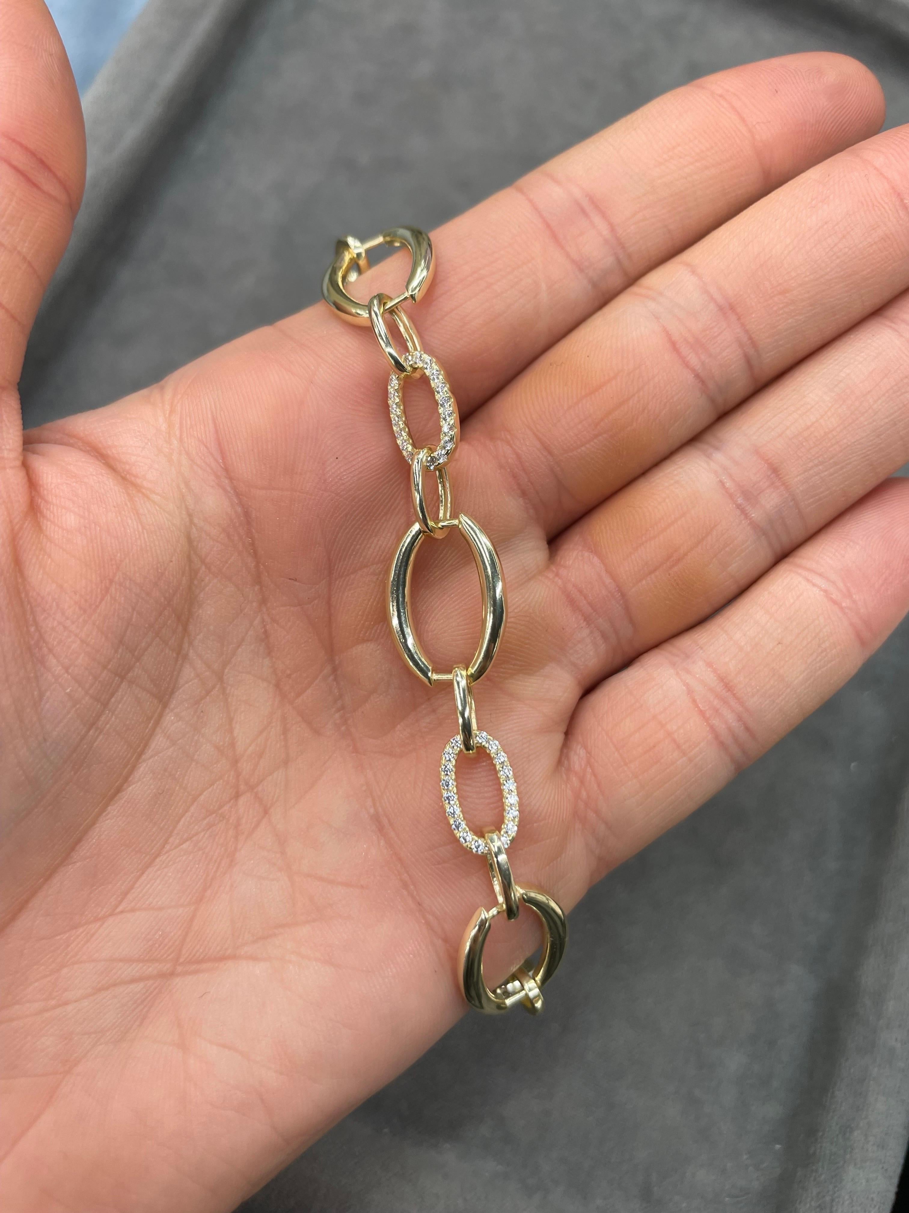 Bracelet à maillons en argent sterling plaqué or avec zirconia cubique de forme ovale en vente 2