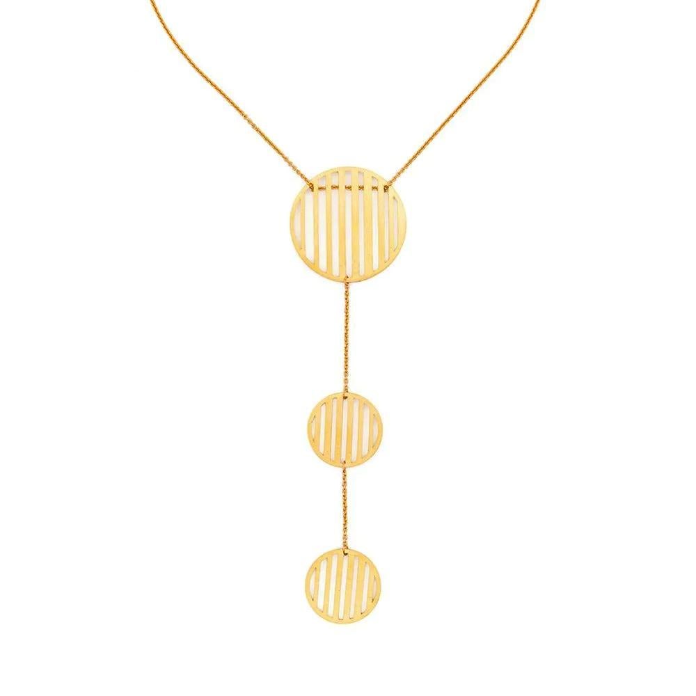 Flowing Collection est une collection inspirée par Opt Art et Bridget Riley.   
Le motif fluide et les courbes créent des bijoux fonctionnels qui répondent aux besoins de style contemporain. 

Nous nous soucions  sur notre environnement. Nous