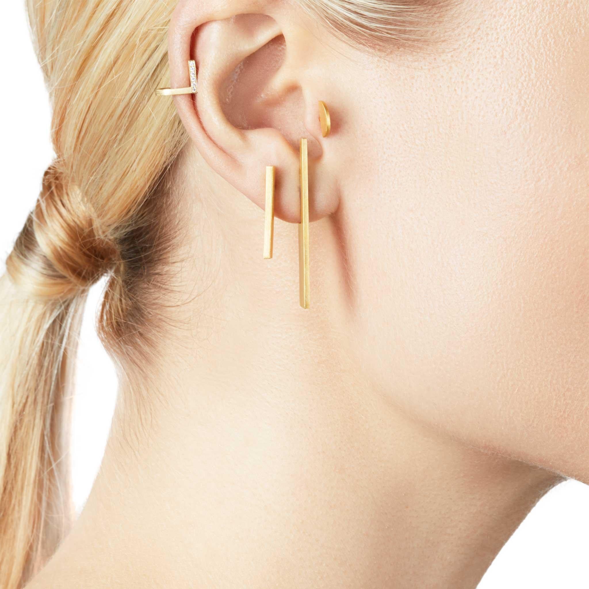Unfinishing Line collection exudes minimalism and precision with its smooth lines and angles. 
Detailed with a perspective and flat structure with a ​brushed finish. 
Long Perspective Earrings is stylish to be paired with any outfit with its simple