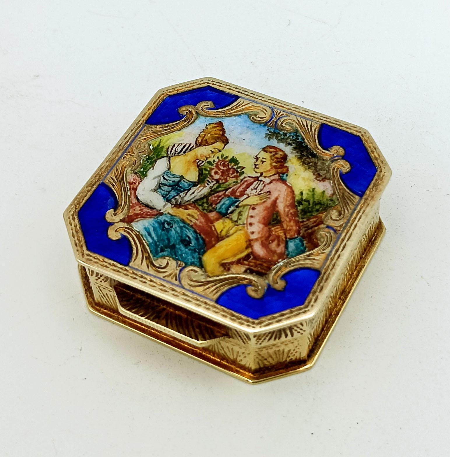 Pastillero de Plata de Ley Dorada con Miniatura de Buccioni, Estilo Luis XVI Tallado a mano en venta