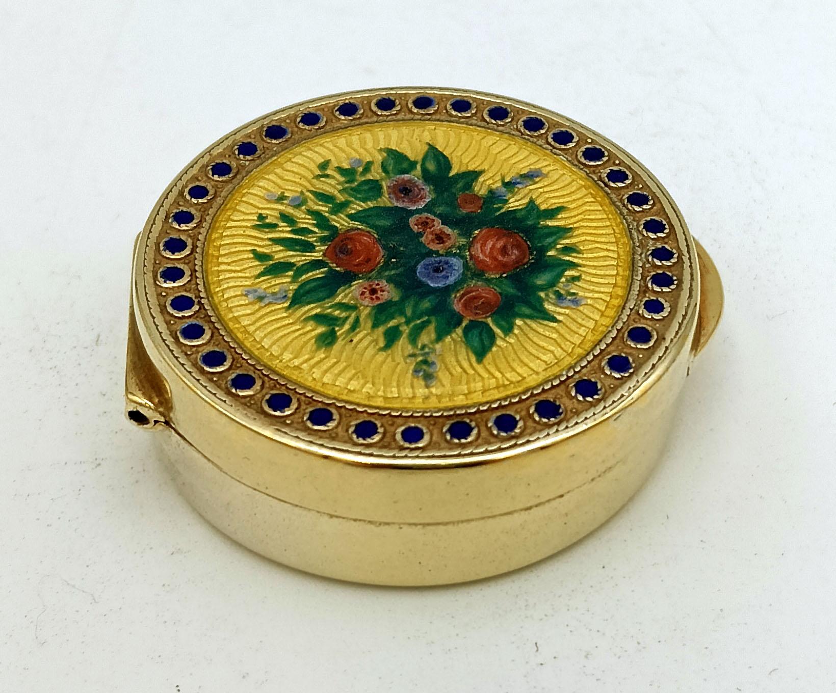 Portapillole in argento placcato oro con miniatura floreale, Art Nouveau viennese in vendita 1