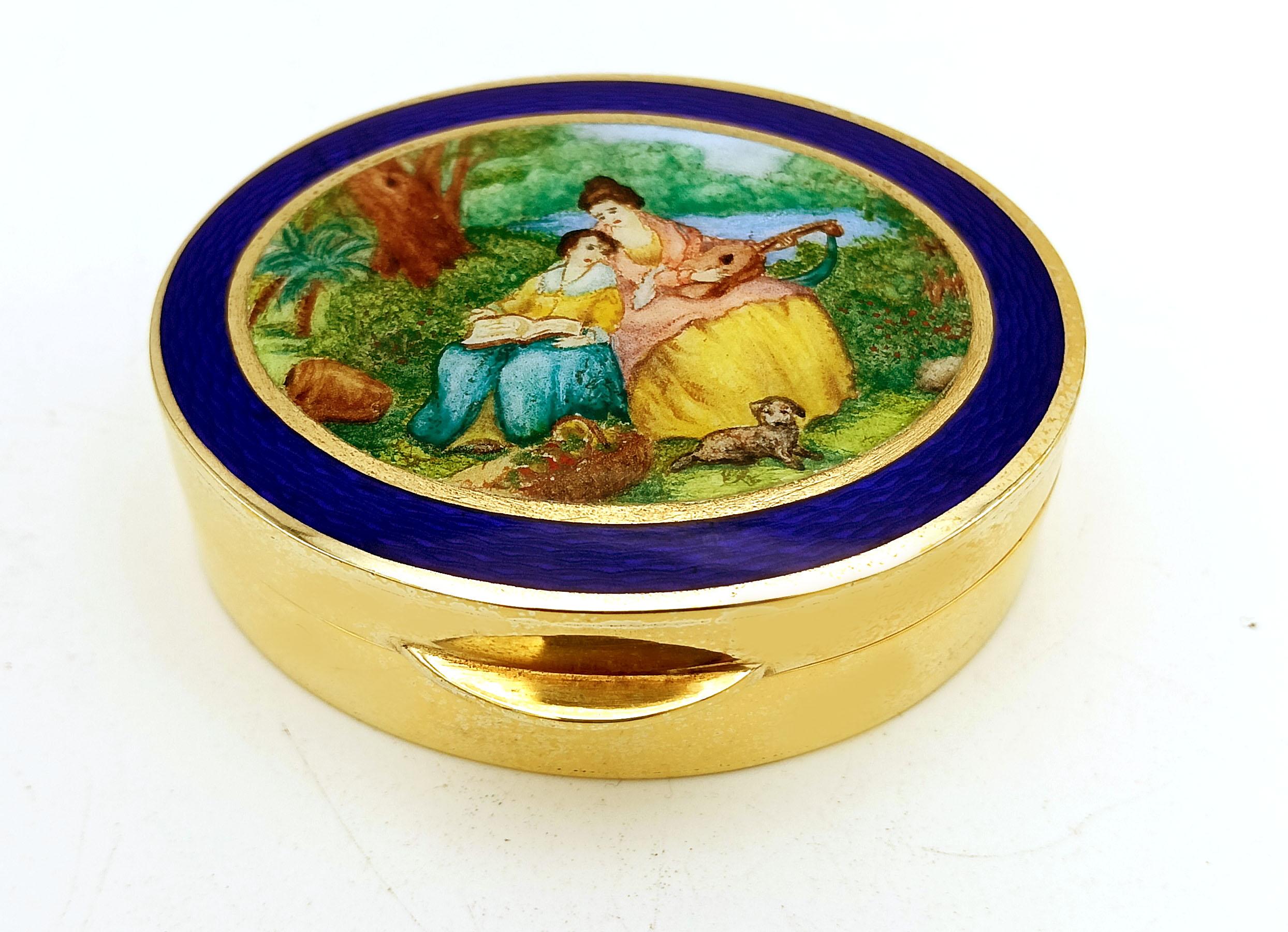 Oval pill box in 925/1000 sterling silver gold plated with hand-painted miniature enamelled by the painter Romano Buccioni, in Louis XVI style, second half of the 19th century. Dimensions: 5 x 7 x 1.5 cm. Weight: 89 g. Designed by Giorgio Salimbeni