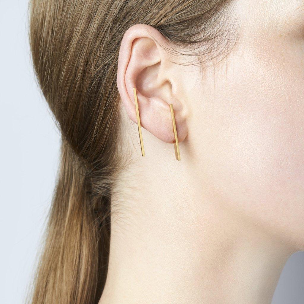 Unfinishing Line collection exudes minimalism and precision with its smooth lines and angles. 
Detailed with a perspective and flat structure with a ​brushed finish. 
Short Perspective Earrings is stylish to be paired with any outfit with its simple