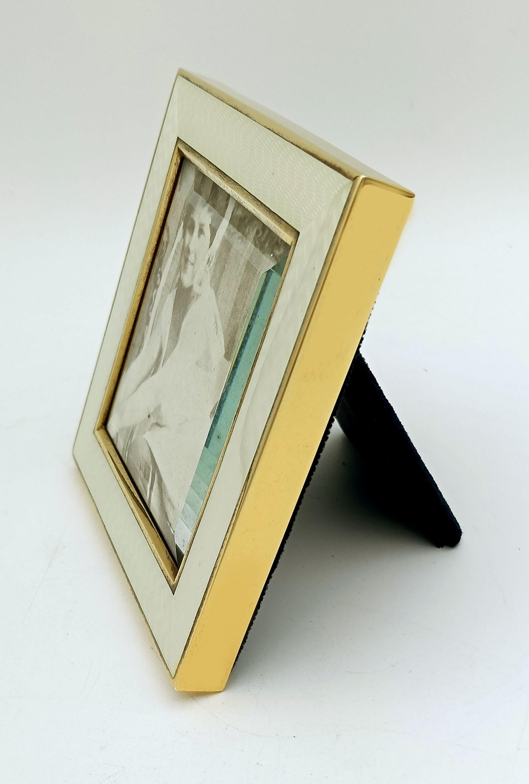 Milieu du XXe siècle Cadre photo carré en argent sterling plaqué or avec émail translucide Salimbeni en vente