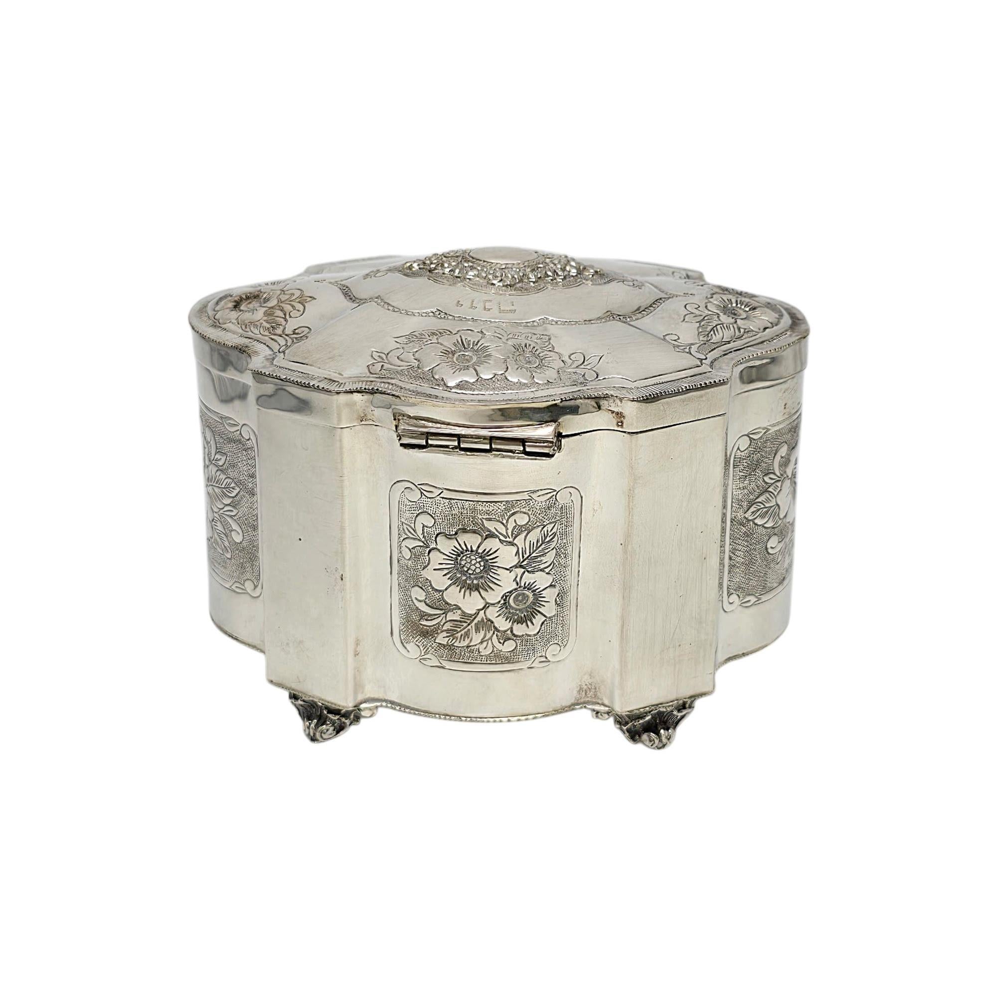 Porte-esrog/boîte à érog intérieur lavée en argent sterling avec gravure n° 21689 Pour femmes en vente
