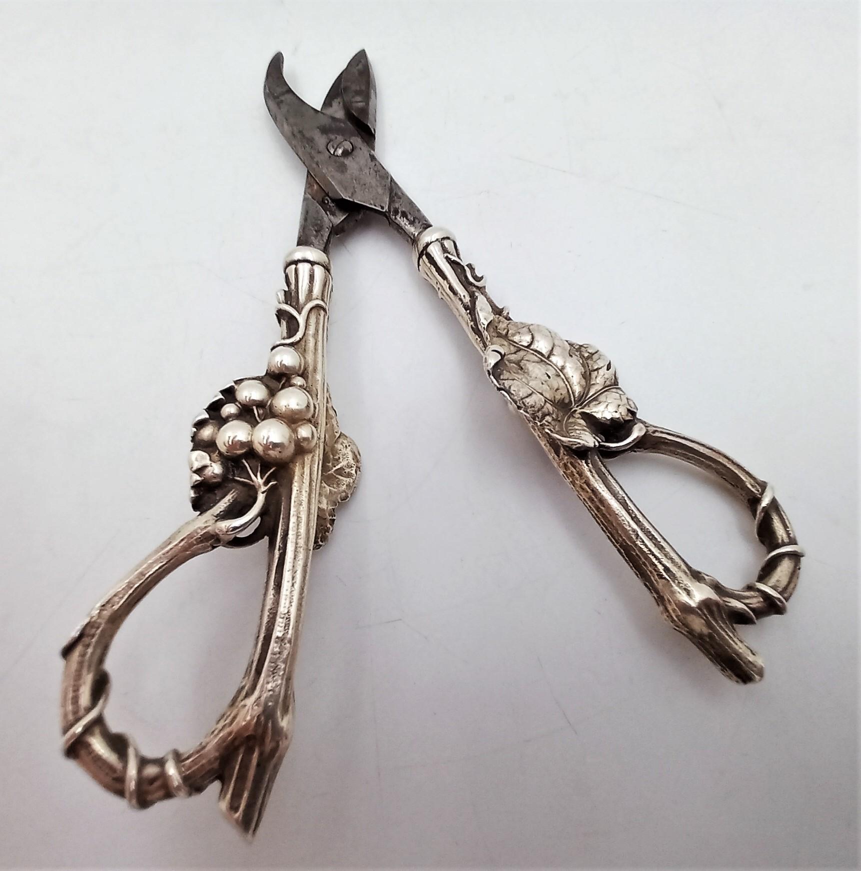 Sterling Silver Grape Shears by Whiting Manufacturing in Art Nouveau Vine Pattern. Measurements; 7