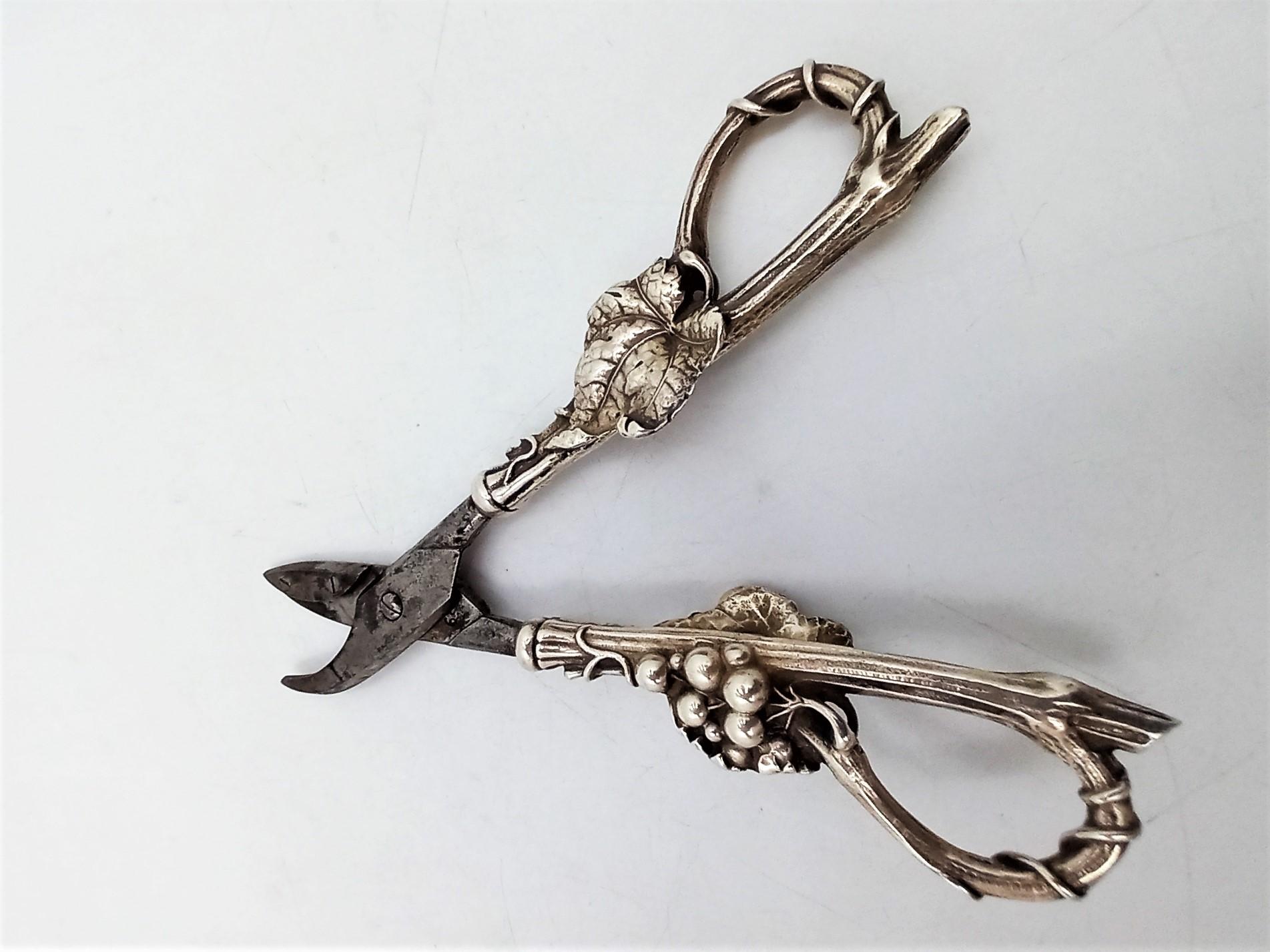 Sterling Silver Grape Shears, Whiting Manufacturing Art Nouveau Vine Pattern In Good Condition For Sale In New York, NY