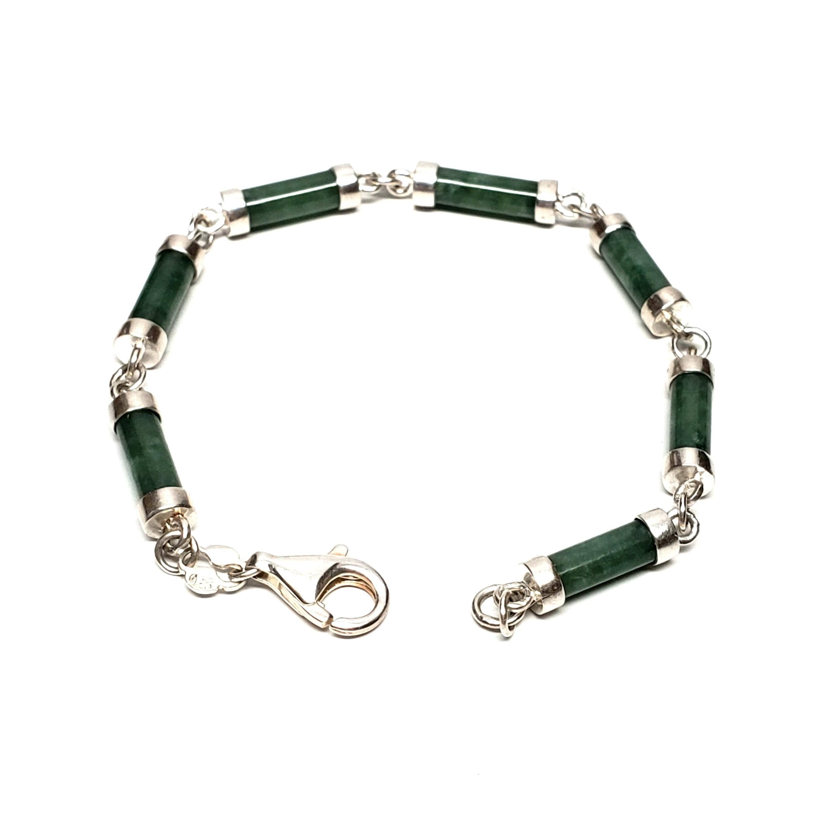 Sterling silver and green jade link bracelet.

Beautiful barrel shaped green jade links, lobster clasp closure.

Measures approx 6 1/2