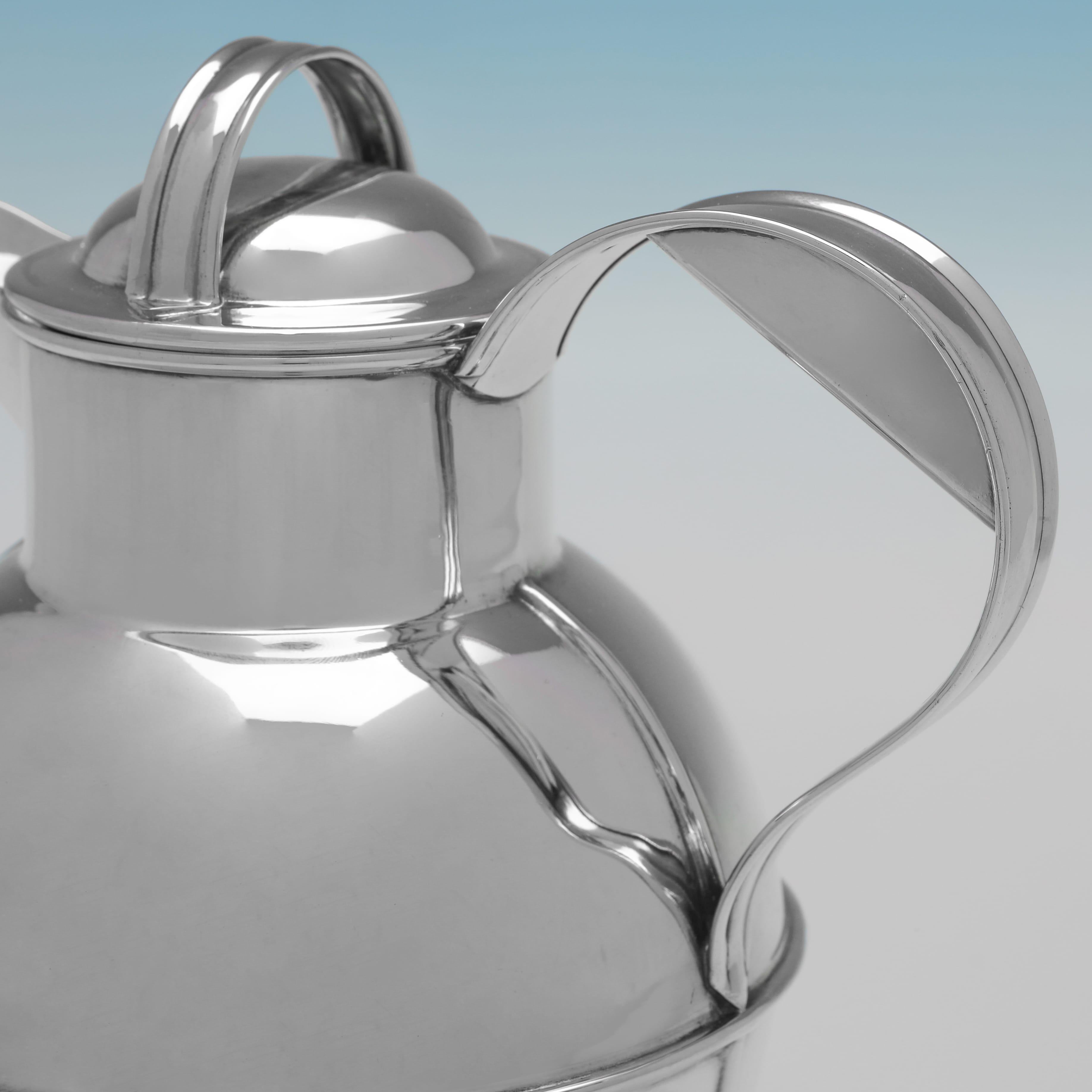 Sterling Silver 'Guernsey' Milk Jug - Hallmarked in 1936 In Good Condition In London, London