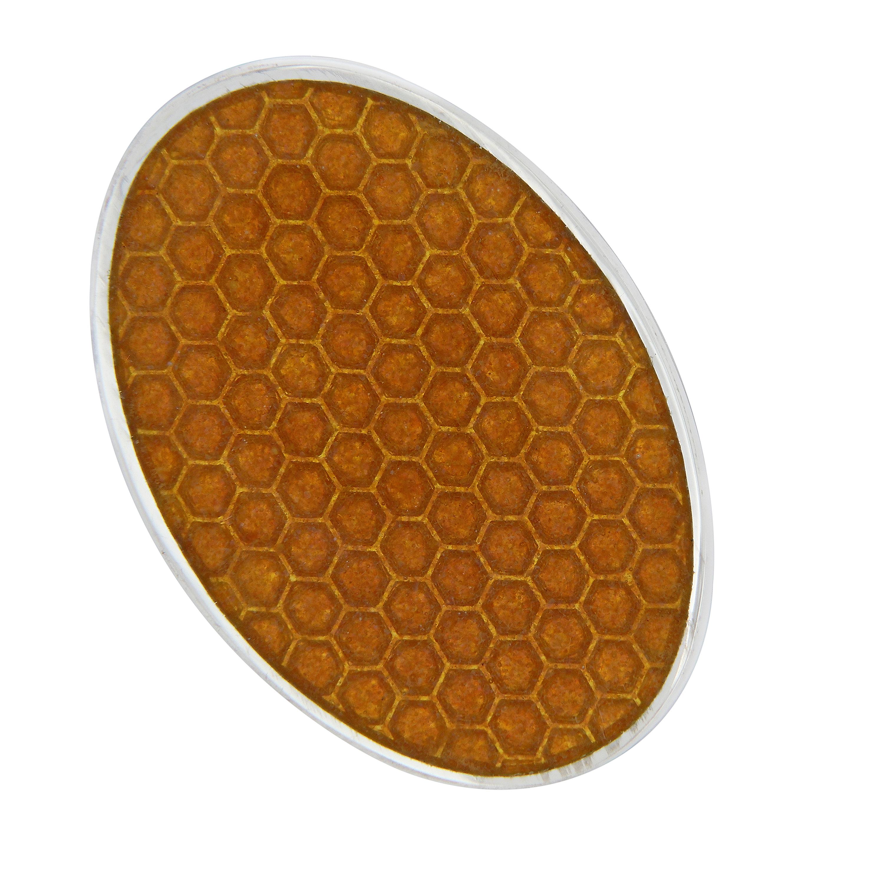 Schöne Manschettenknöpfe mit Guilloche-Emaille im Wabendesign. Handgefertigt in England für Campanelli & Pear. Wiegt 12,6 Gramm. Das Oval misst 14 mm x 19 mm.