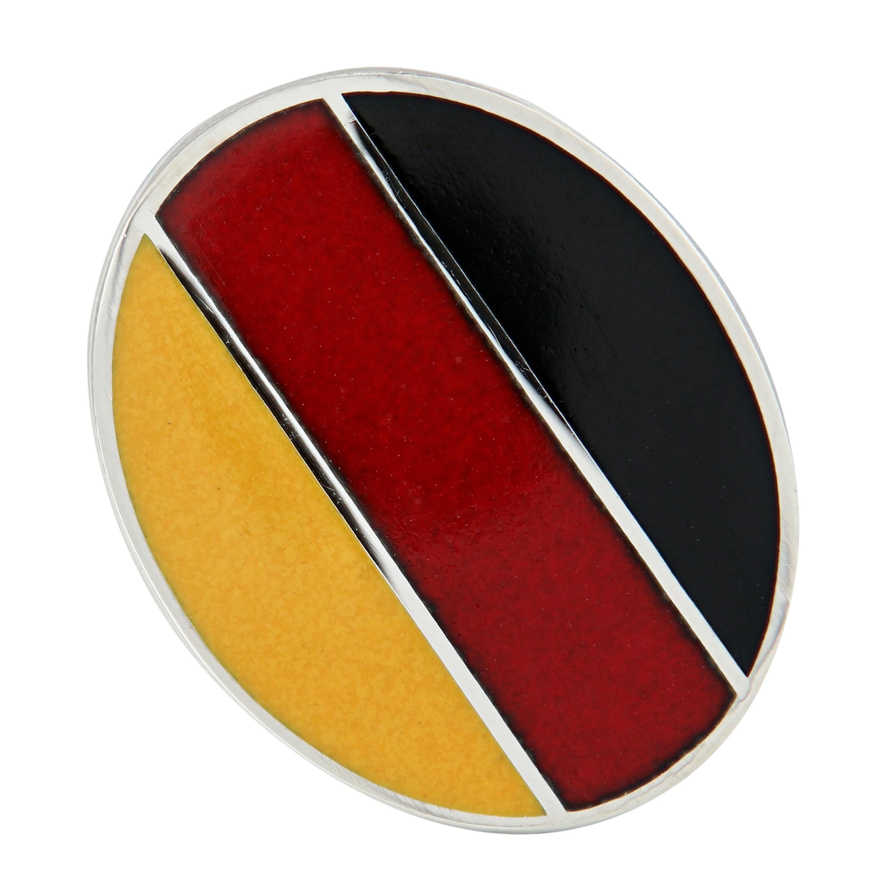 Schöne Manschettenknöpfe mit guillochiertem Emaille-Design der deutschen Flagge. Handgefertigt in England für 
Campanelli & Pear. Wiegt 12,6 Gramm. Das Oval misst 15 mm x 19 mm.