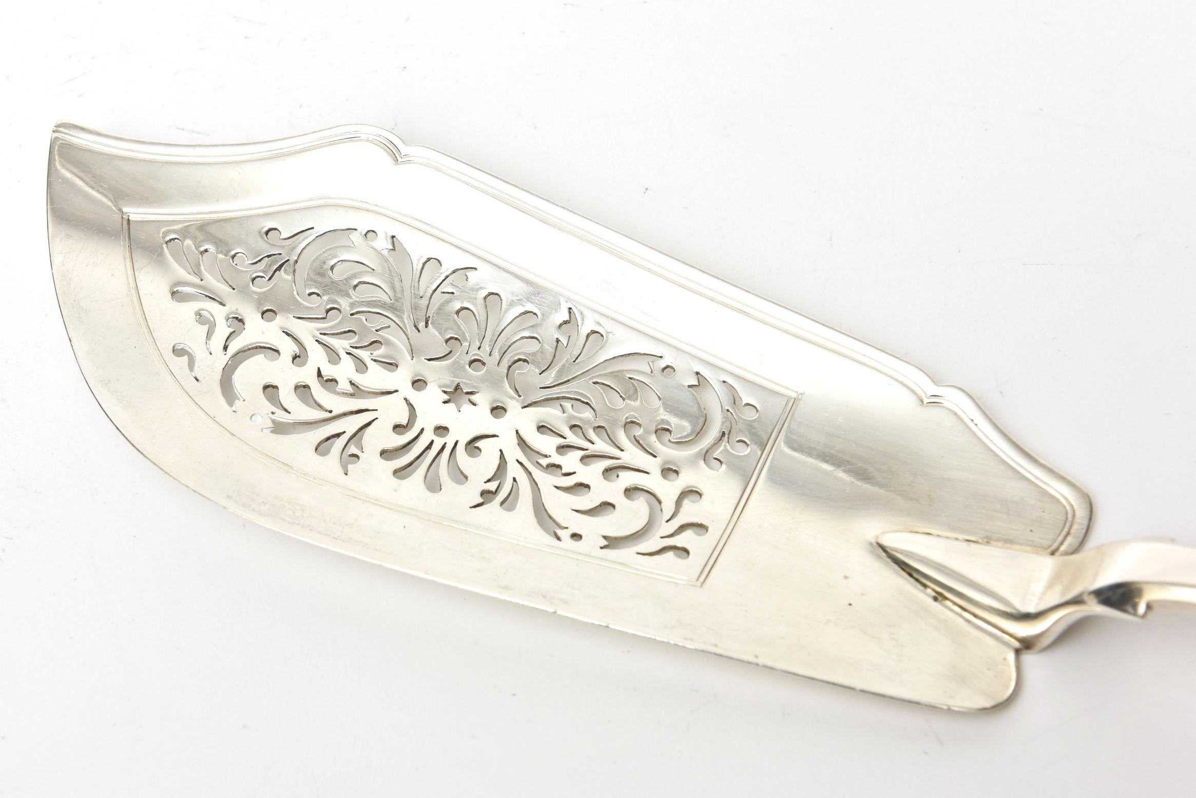 Sterling Silver Hallmarked Fish Server Set Vintage In Good Condition For Sale In North Miami, FL