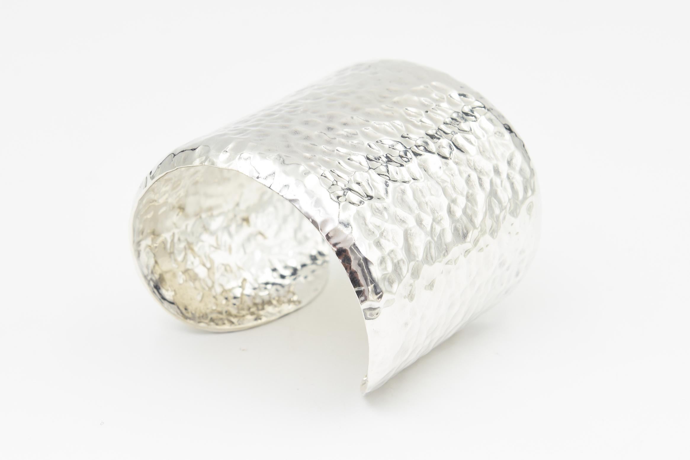 Femenino o masculino Sterling Silver Hammered Cuff Bracelet en venta