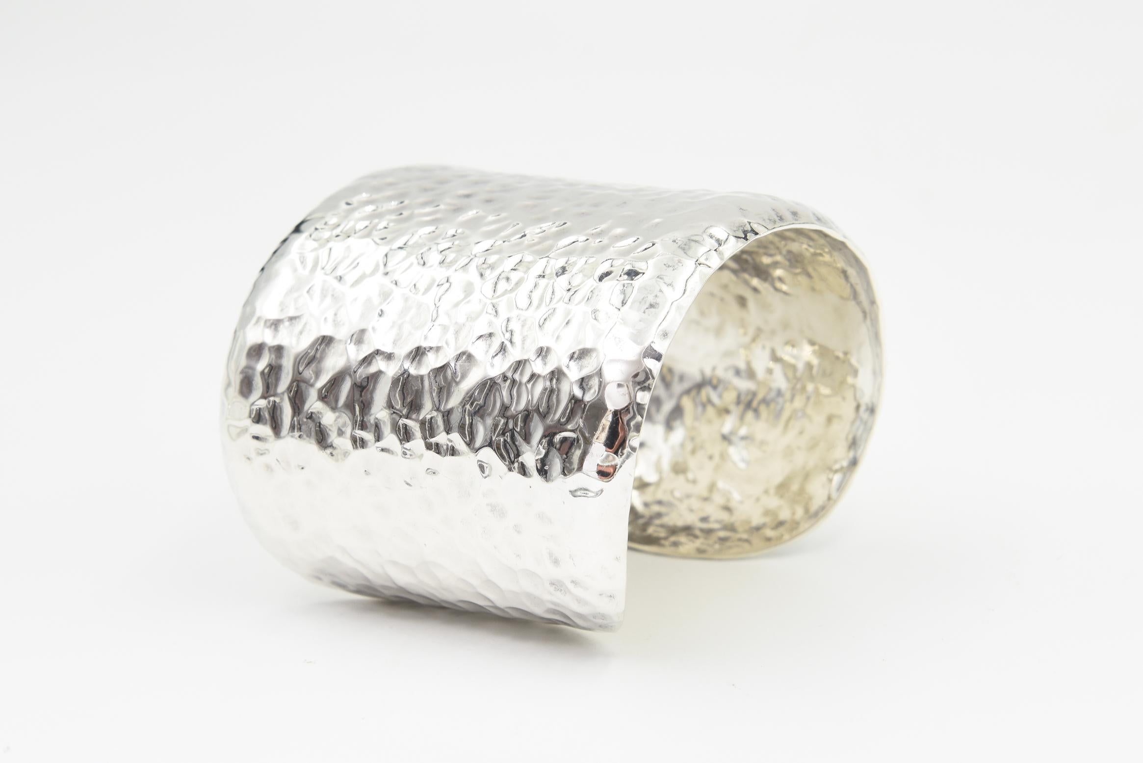 Sterling Silver Hammered Cuff Bracelet en venta 2