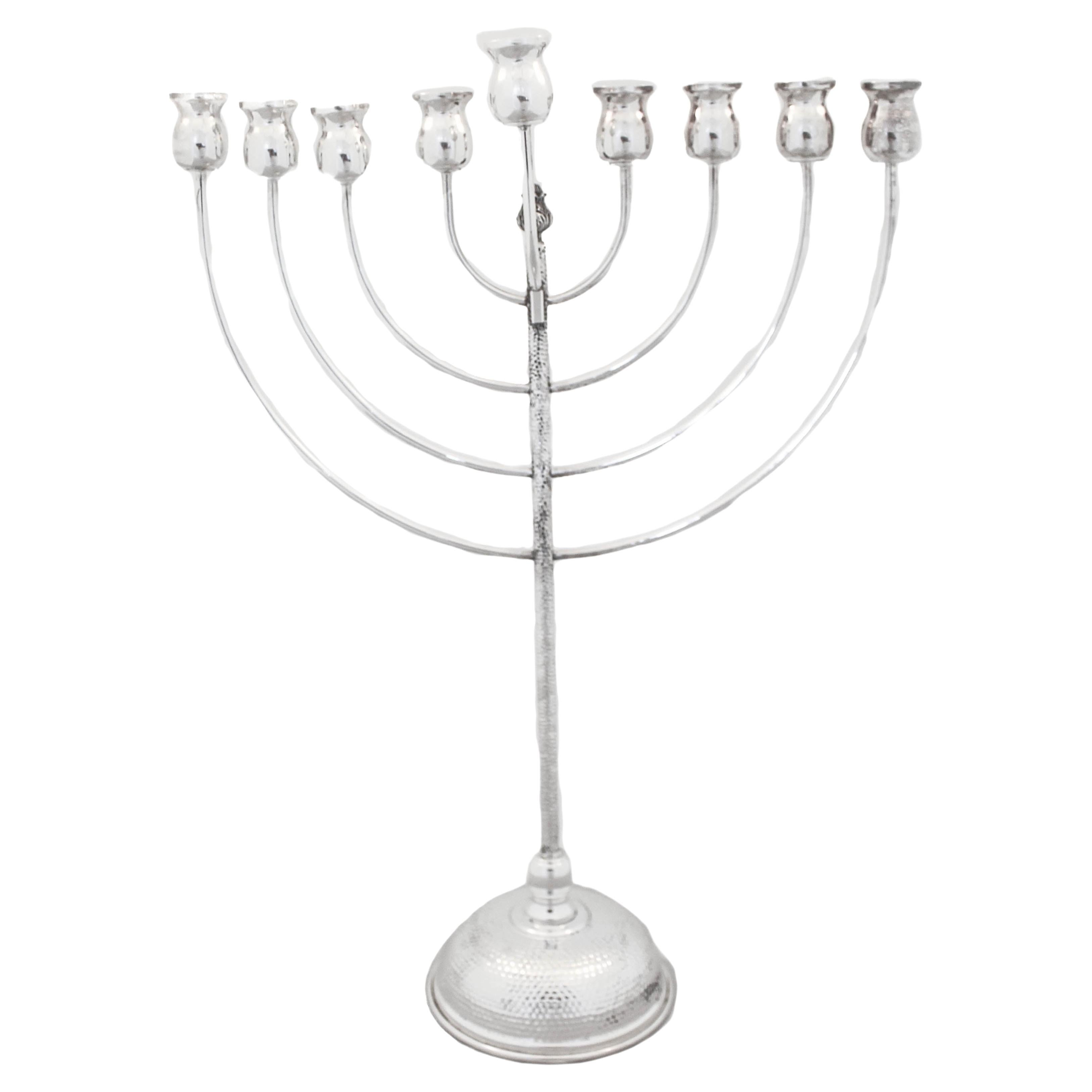 Menorah martillada de plata de ley