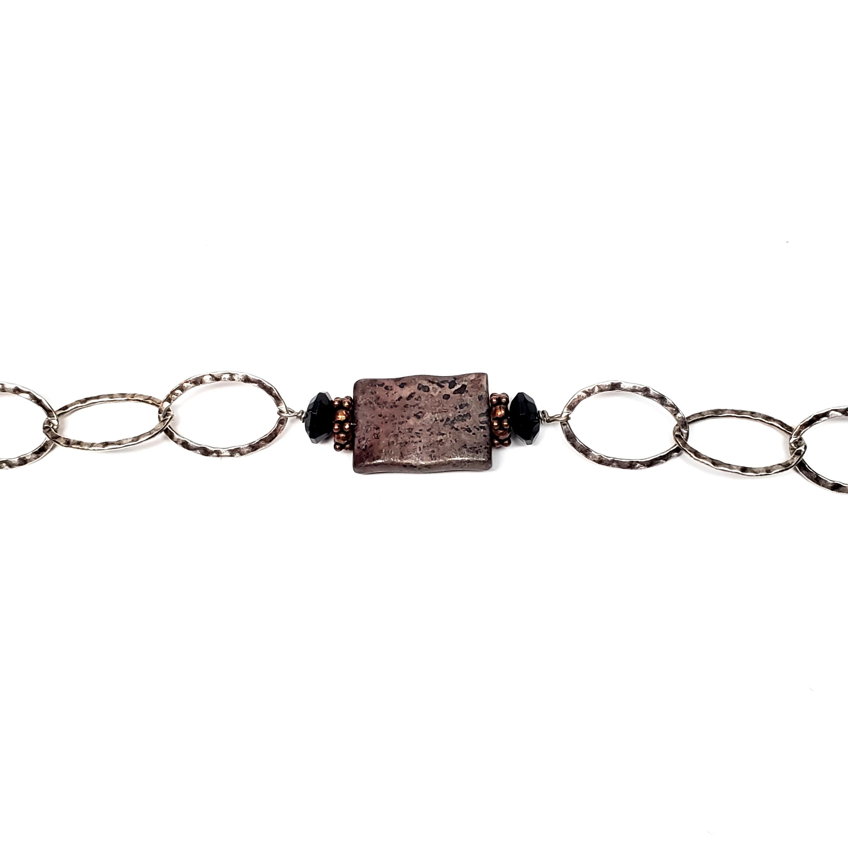Collana con pietre e link ovali in argento sterling martellato In condizioni buone in vendita a Washington Depot, CT