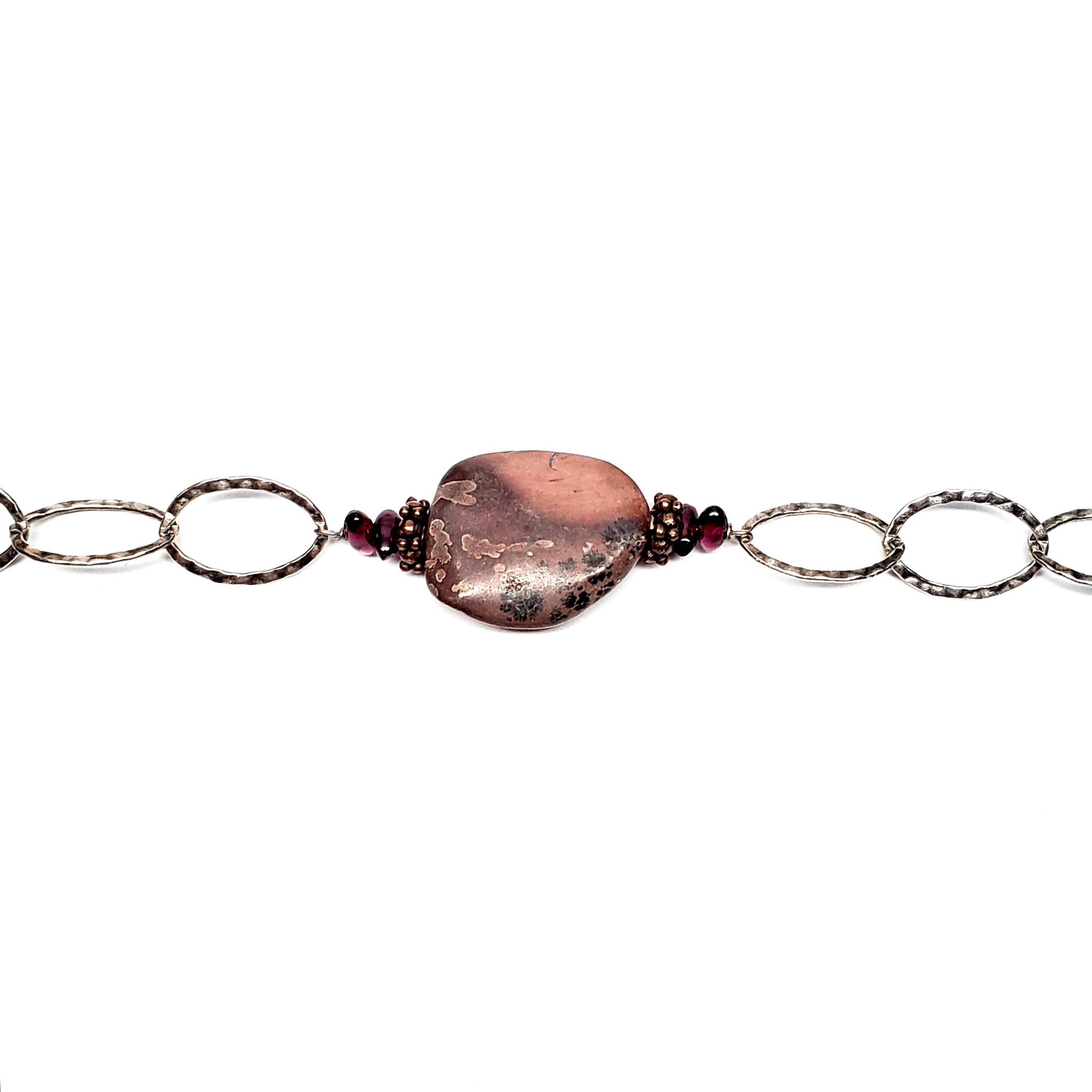 Collana con pietre e link ovali in argento sterling martellato in vendita 4