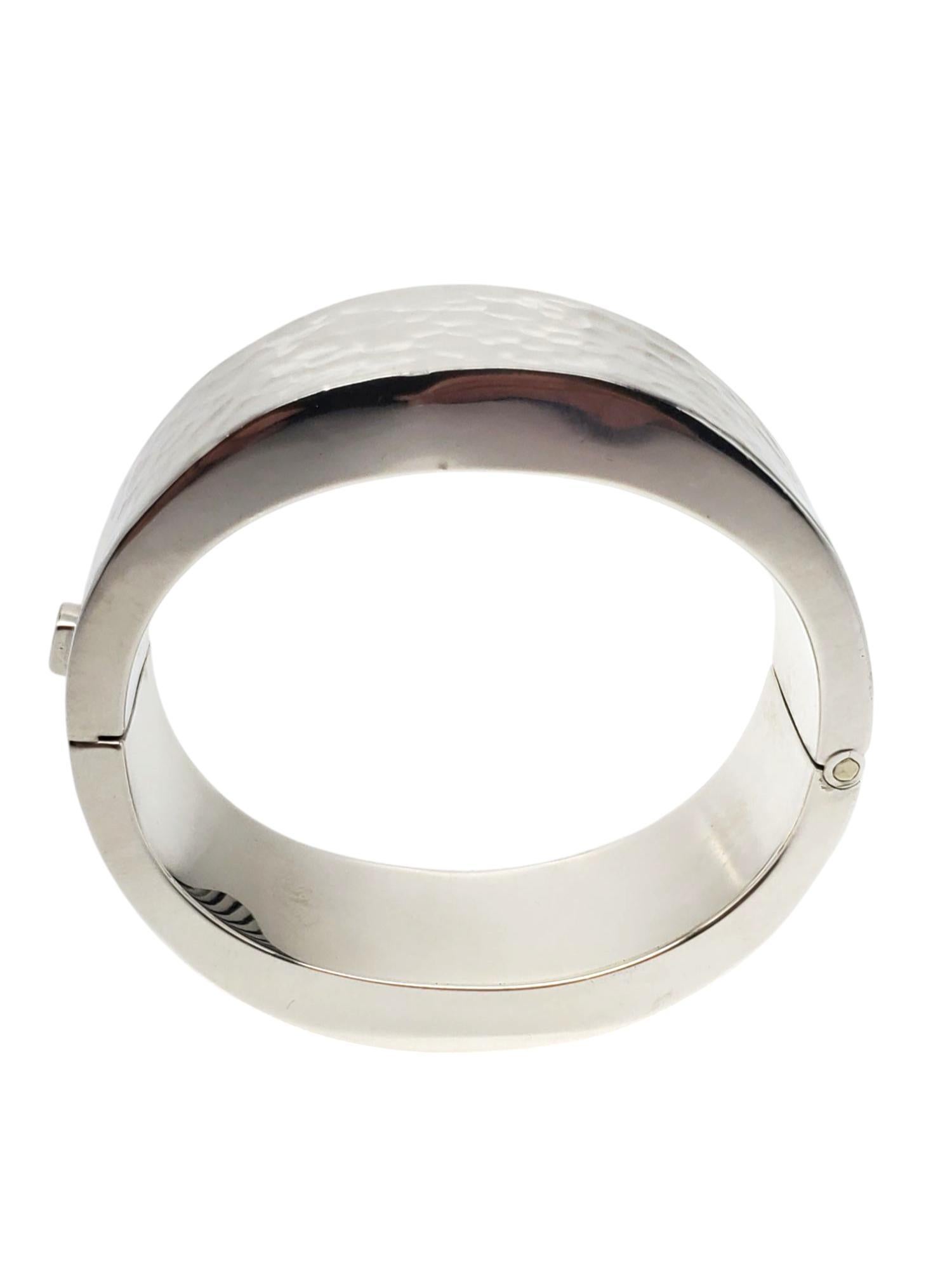Bracciale ovale largo in argento 925 martellato #21220 In condizioni buone in vendita a Washington Depot, CT