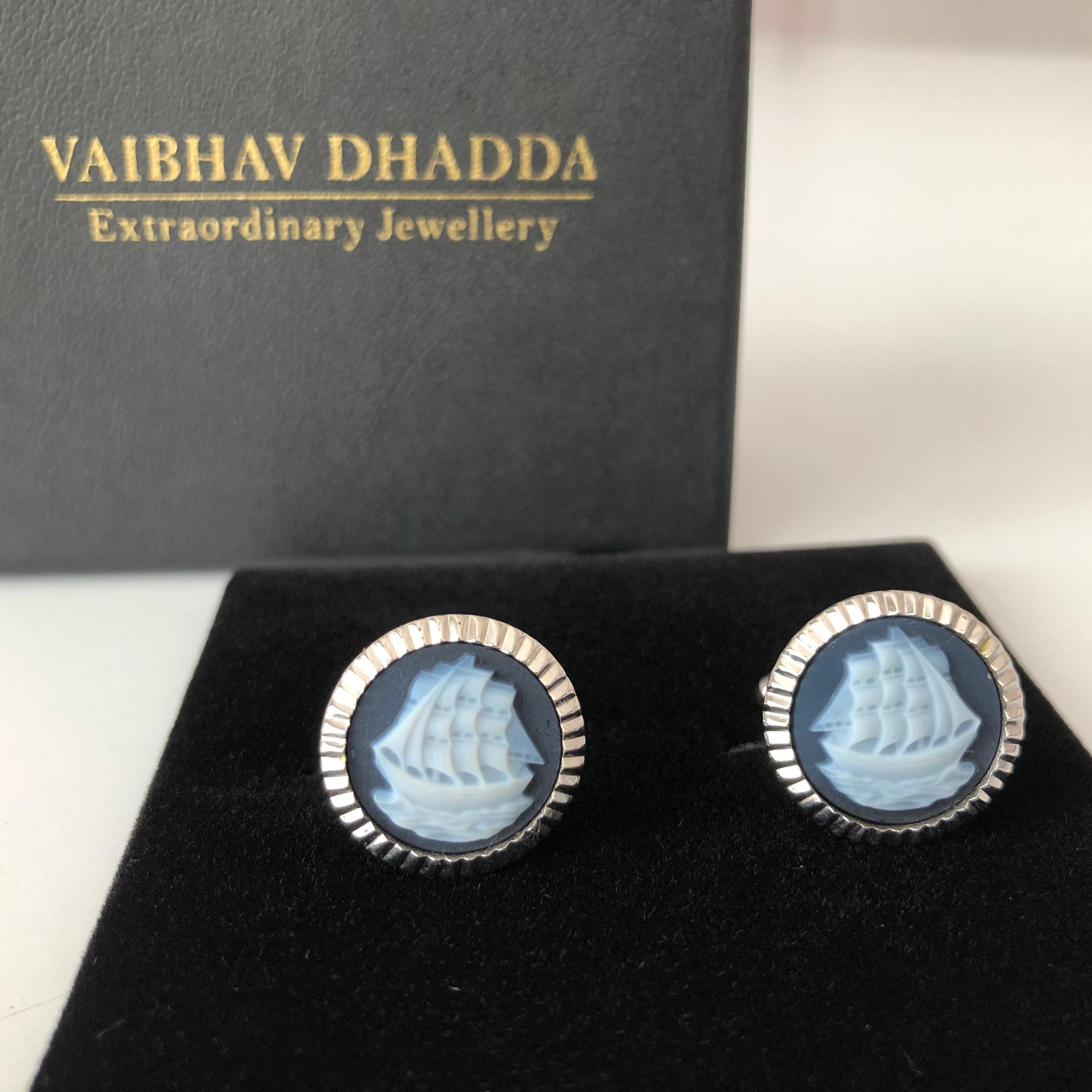 Sterling Silver Hand Carved Chalcedony Ship Yacht Cufflinks In New Condition For Sale In Jaipur, Rajasthan