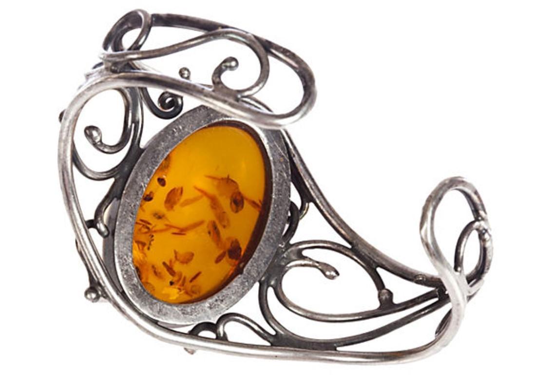 Sterling Silver Handmade Baltic Amber Cabochon Bracelet In Good Condition For Sale In New York, NY