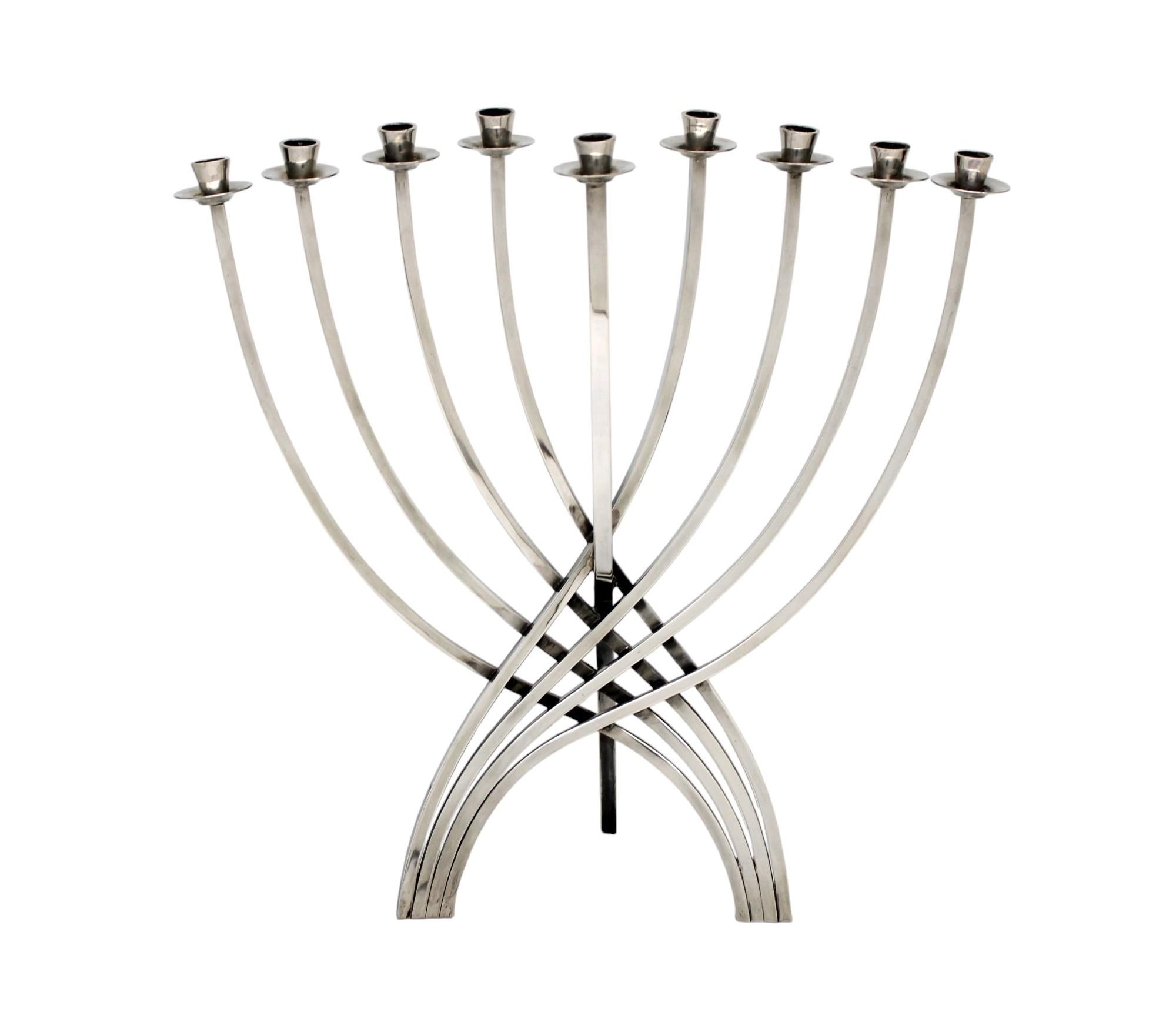 Menorah de Hanukkah de plata de ley de Ludwig Yehuda Wolpert, Nueva York Circa 1970 en Bueno estado para la venta en New York, NY
