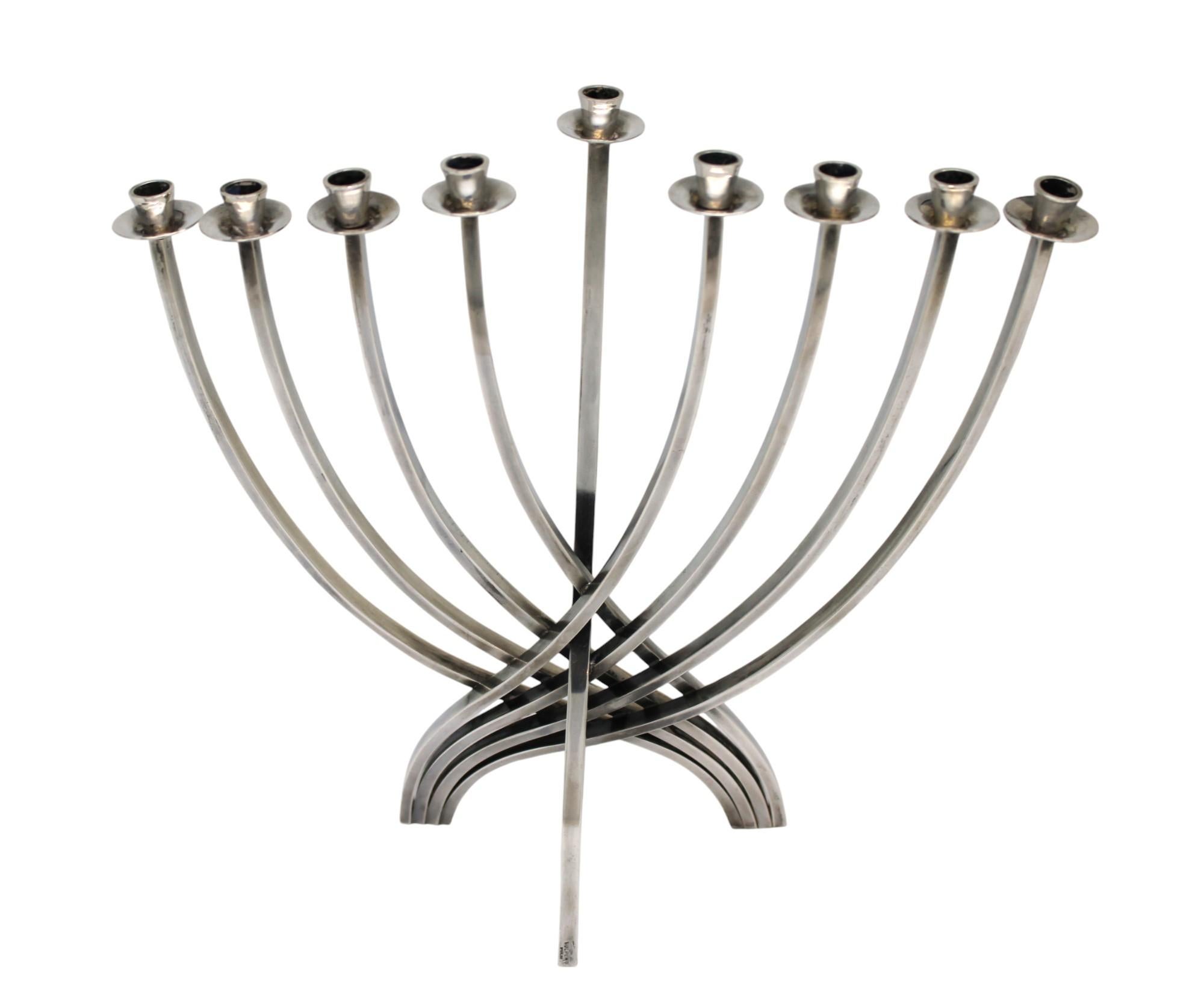 Menorah de Hanukkah de plata de ley de Ludwig Yehuda Wolpert, Nueva York Circa 1970 Plata esterlina en venta