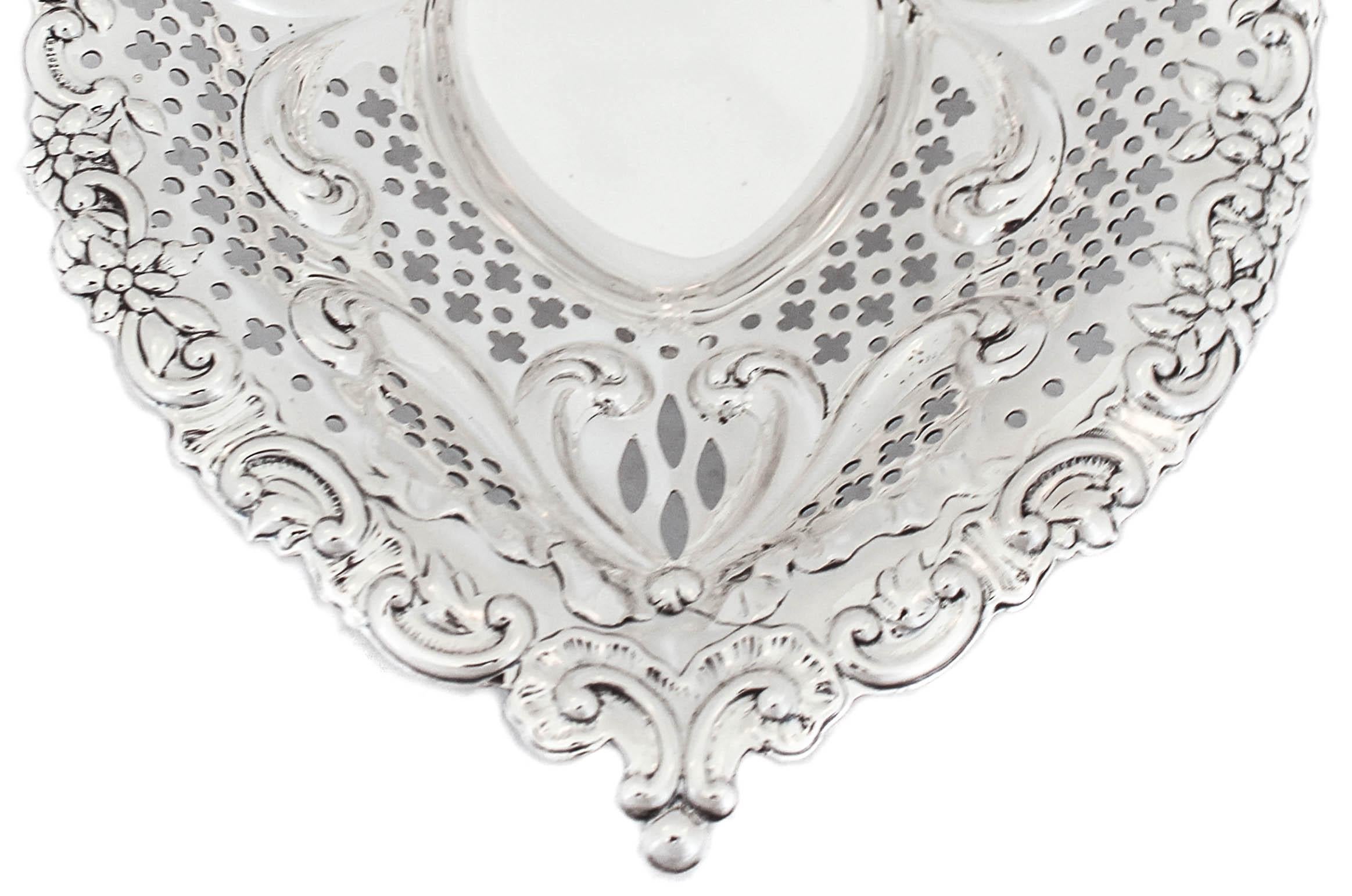 Sterling Silver Heart Dish In Excellent Condition In Brooklyn, NY