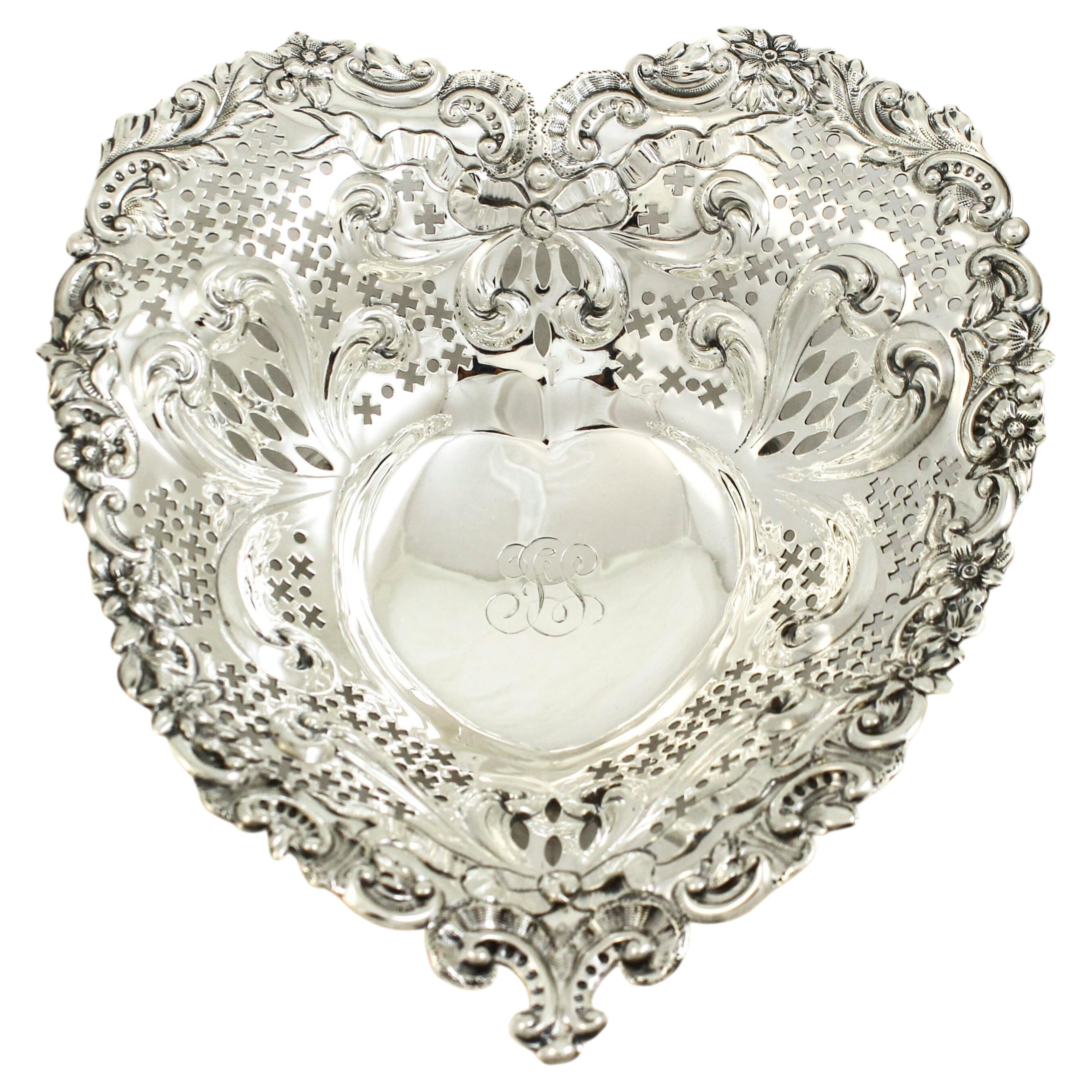 Piatto a cuore in argento sterling in vendita